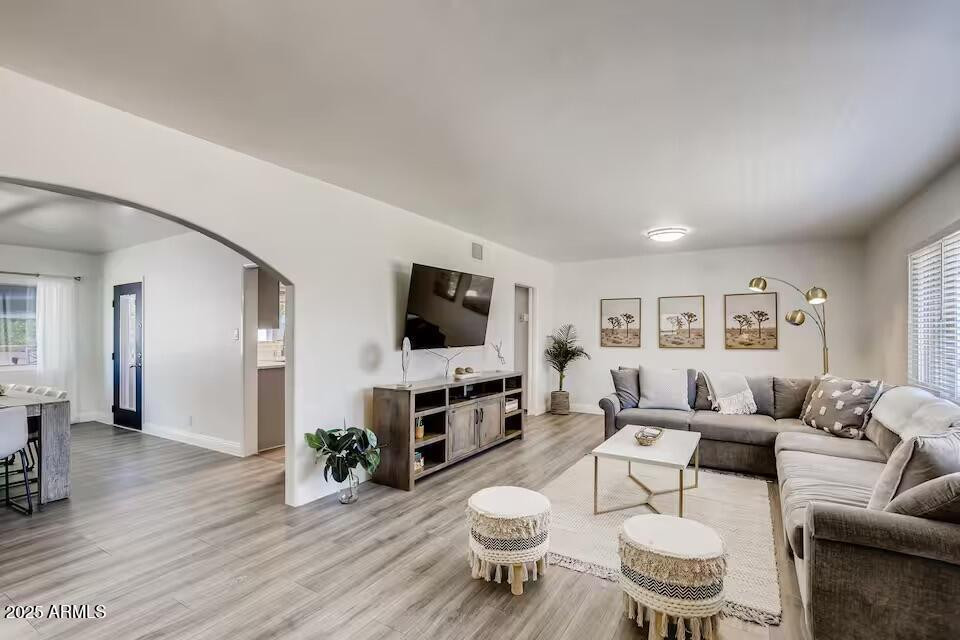 8115 E Edgemont