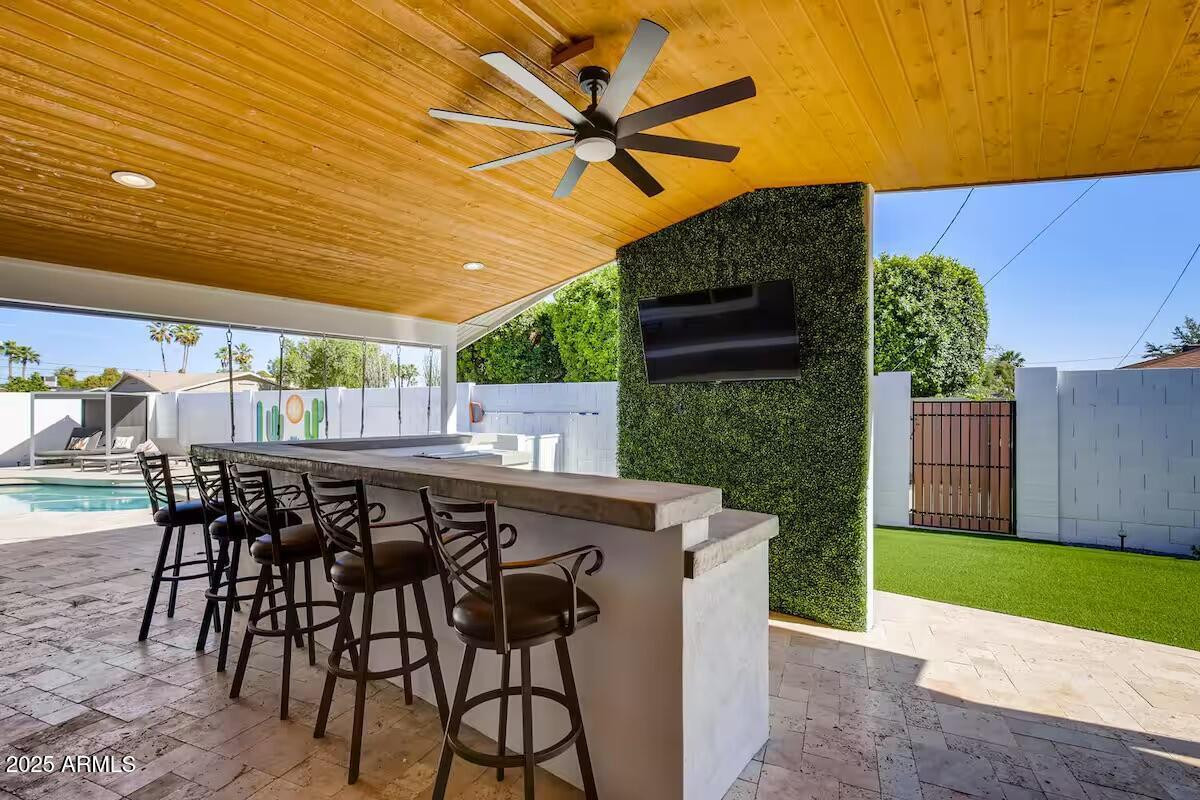 8115 E Edgemont