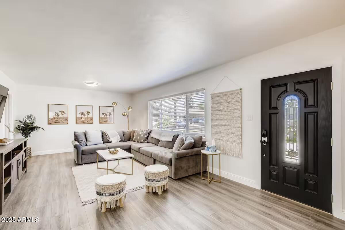 8115 E Edgemont