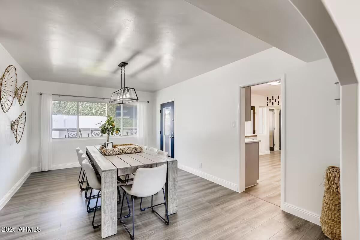 8115 E Edgemont