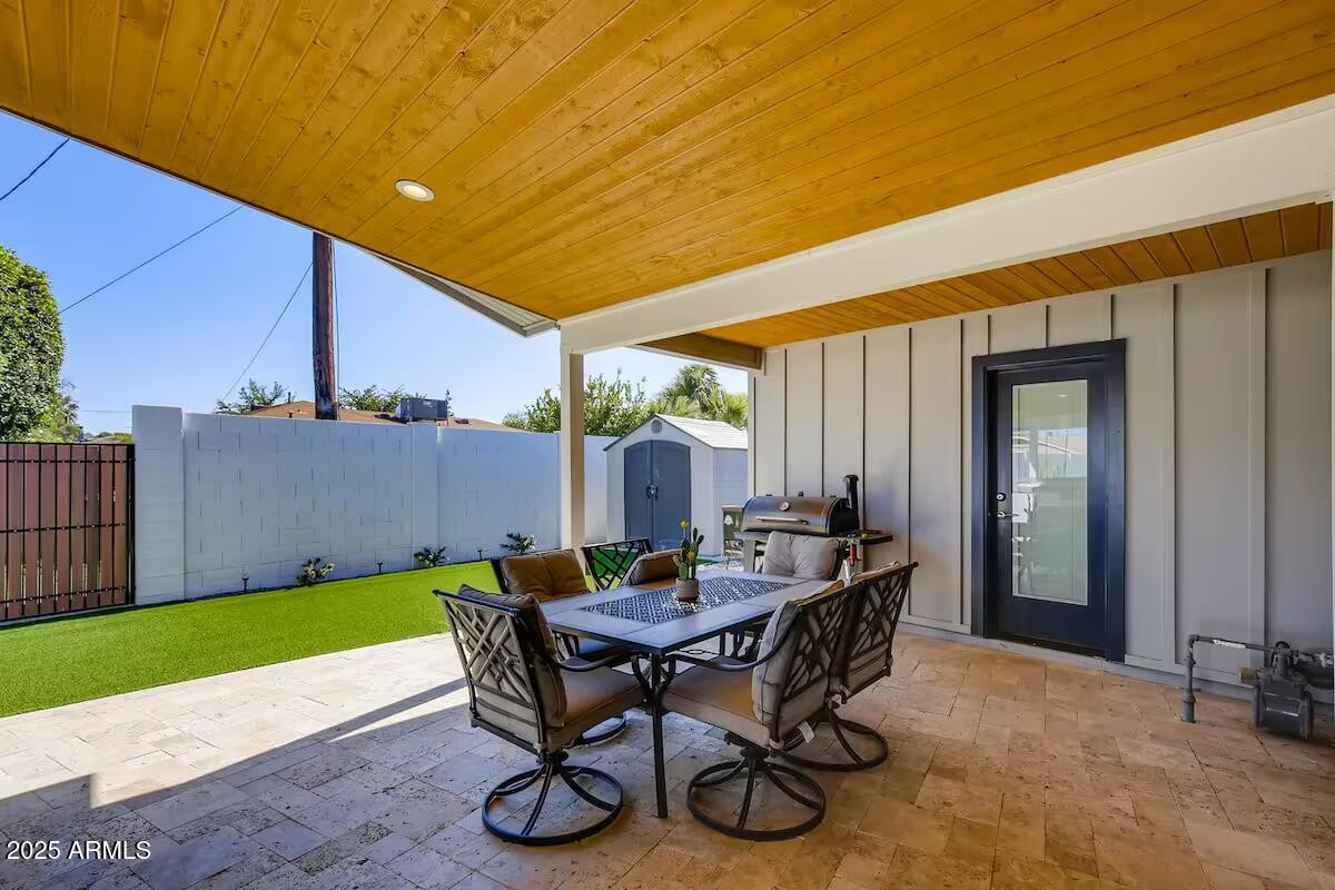 8115 E Edgemont