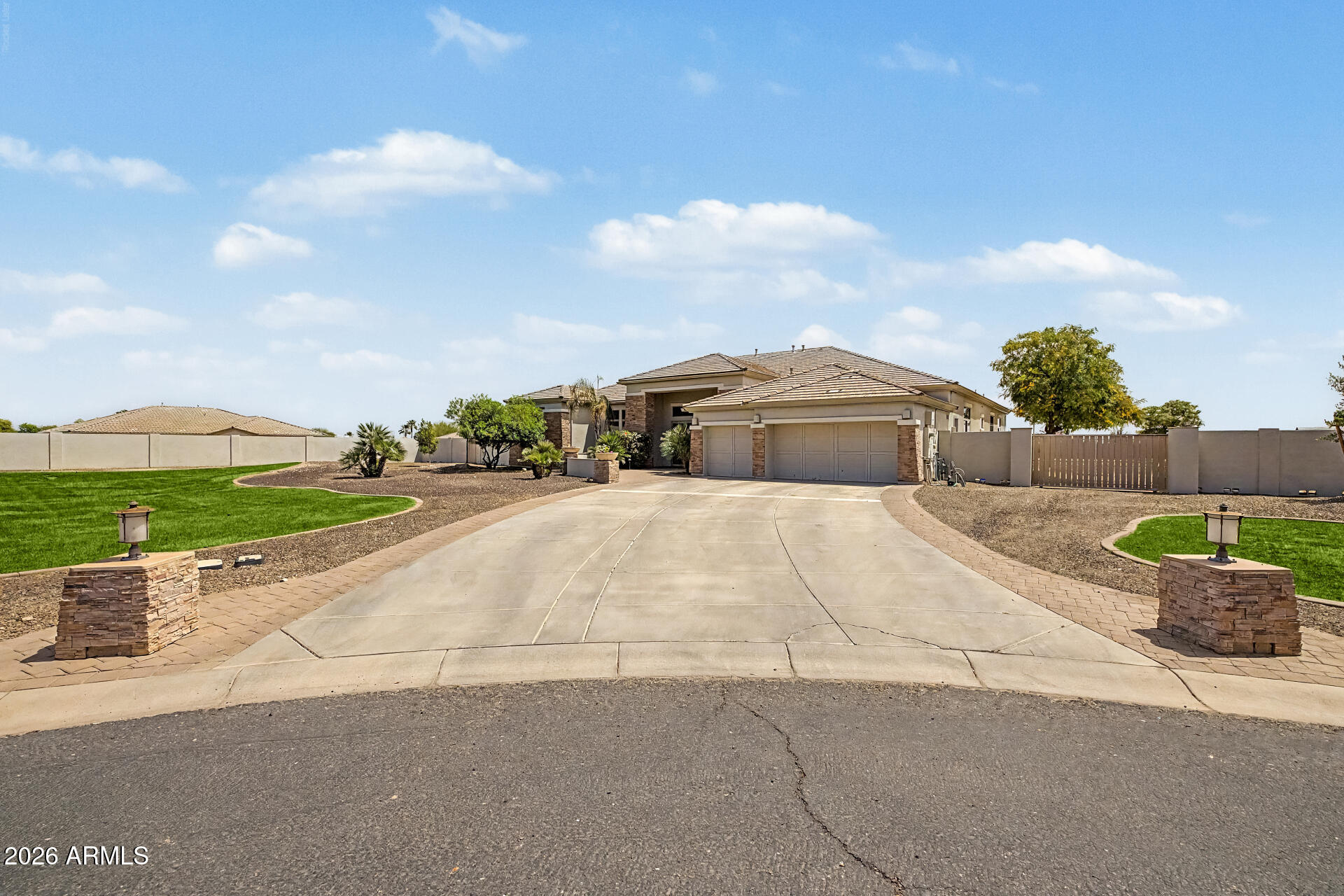 18209 W NORTH Court