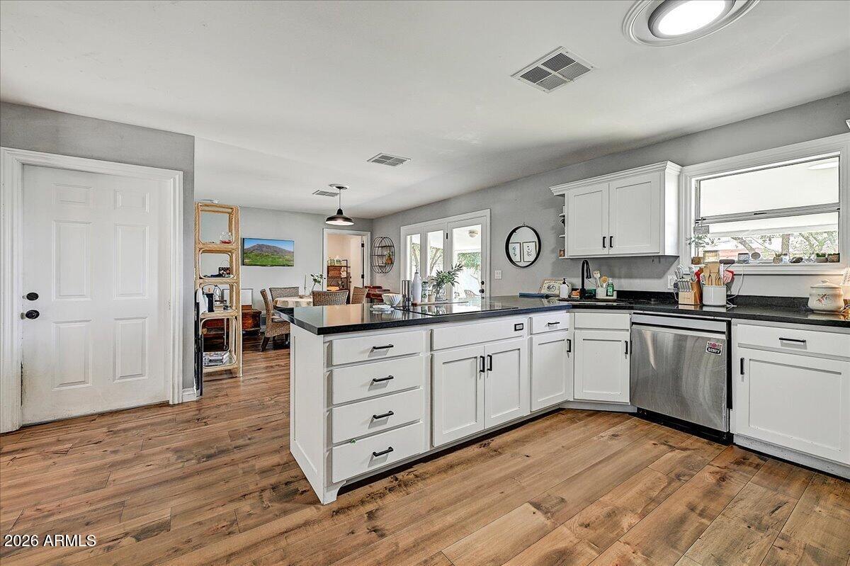 607 W 15TH Street