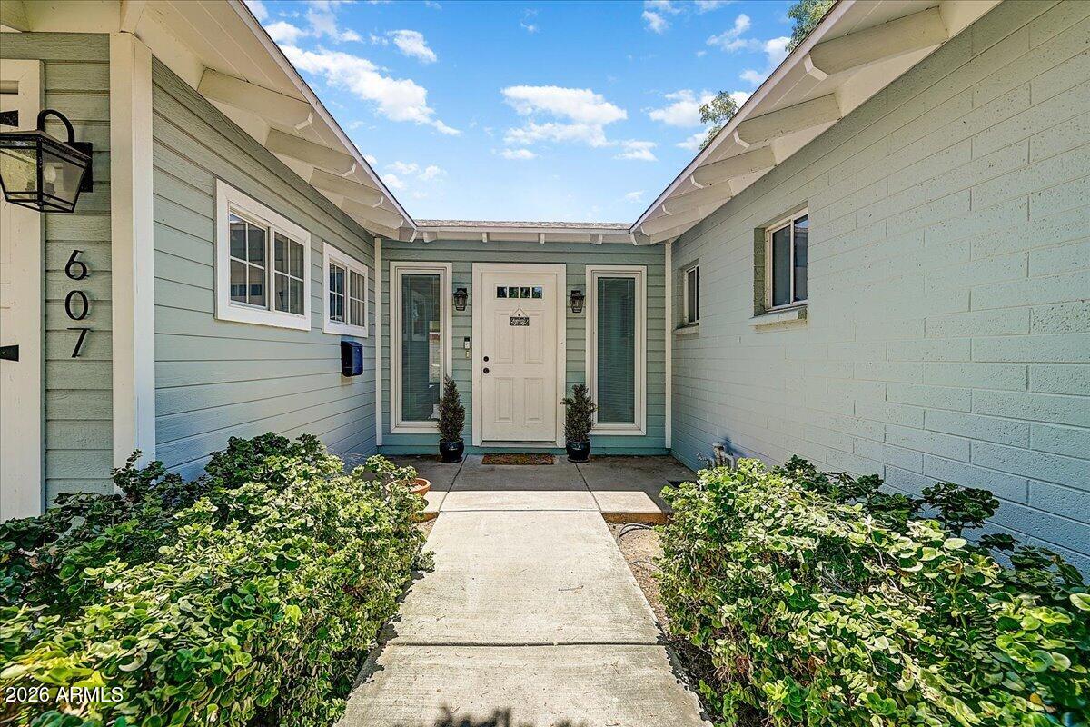 607 W 15TH Street