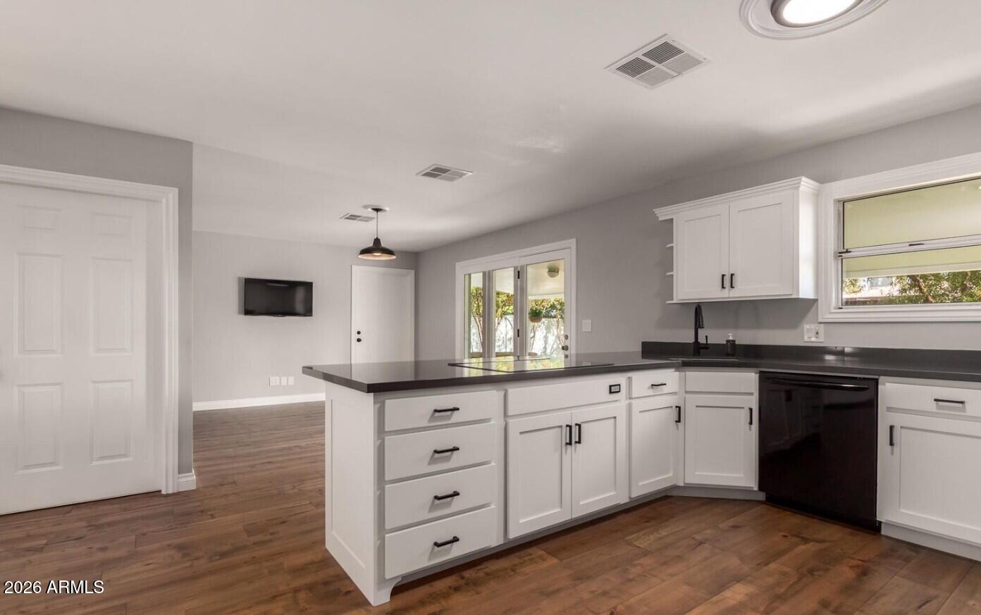 607 W 15TH Street