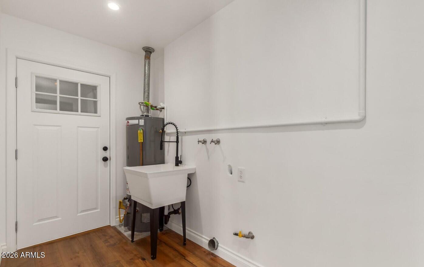 607 W 15TH Street