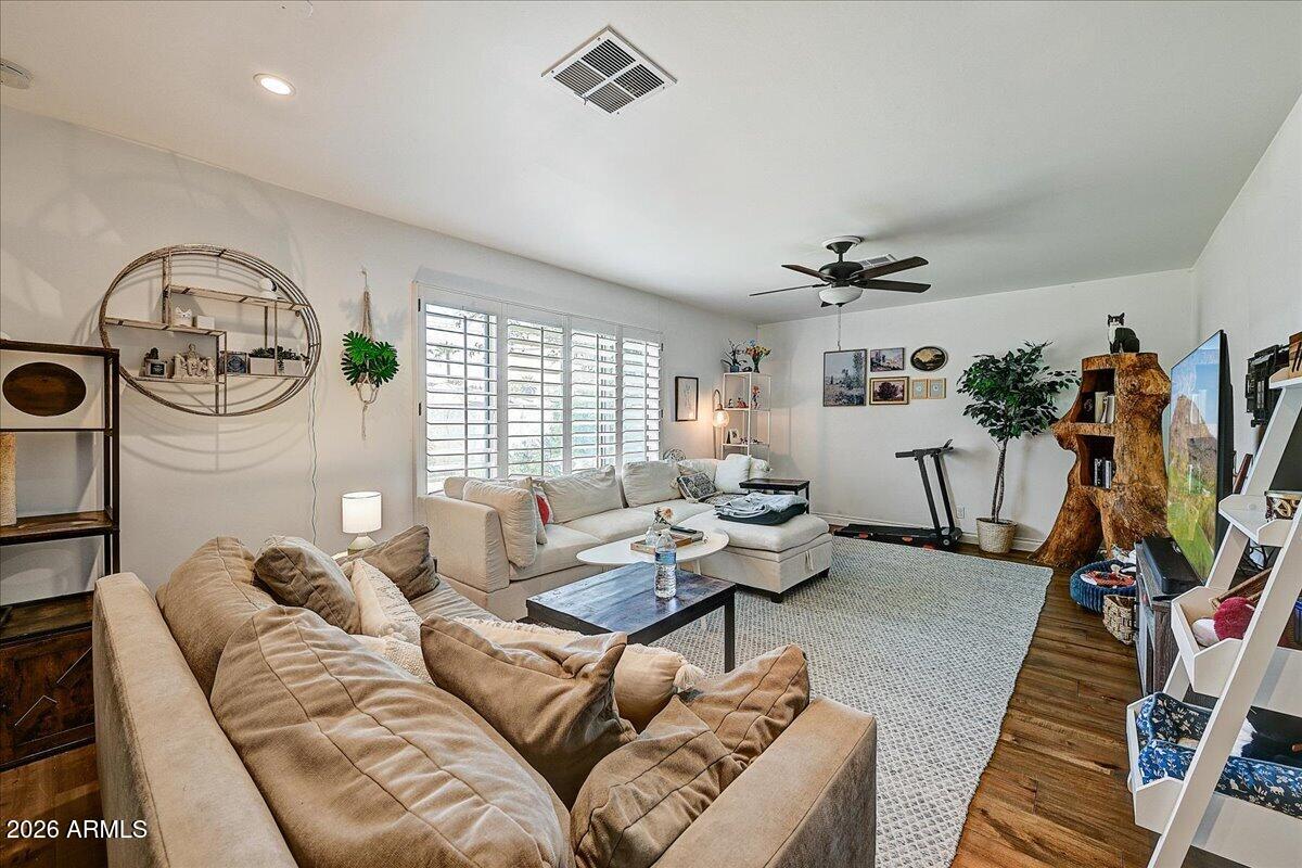 607 W 15TH Street