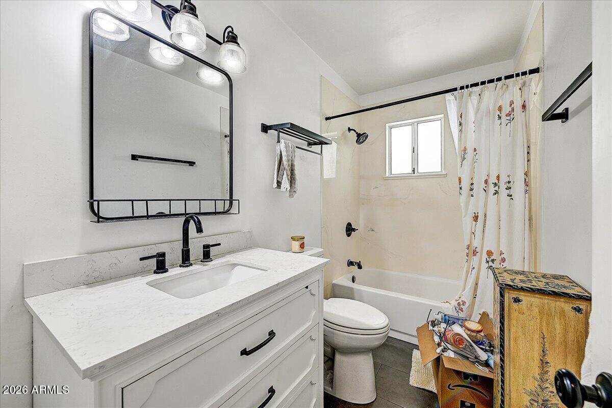 607 W 15TH Street