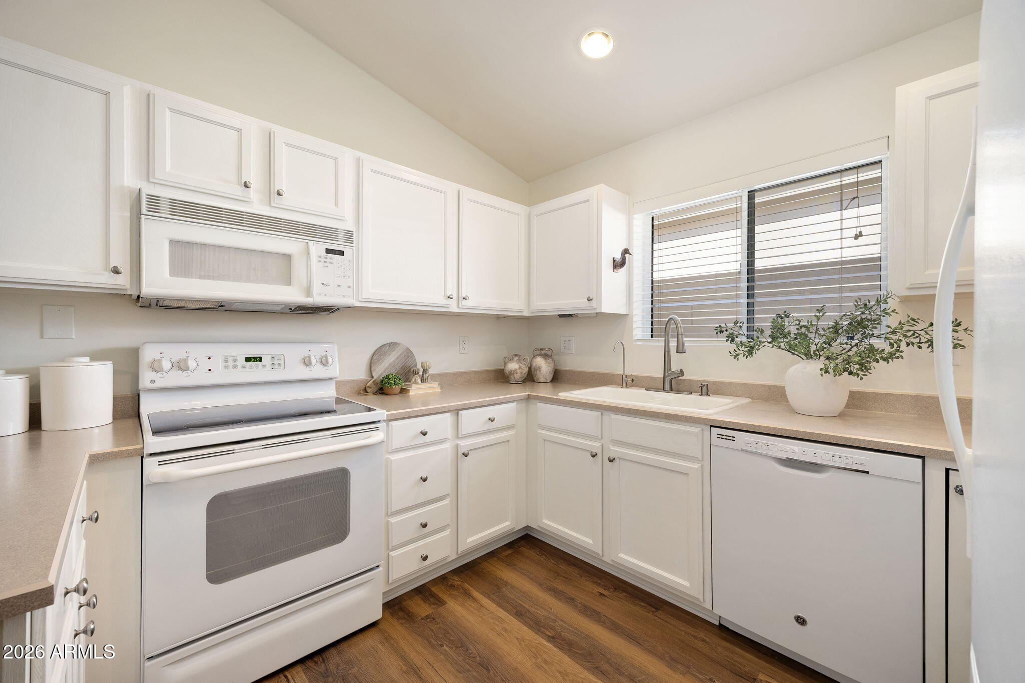 8118 N 10TH Place
