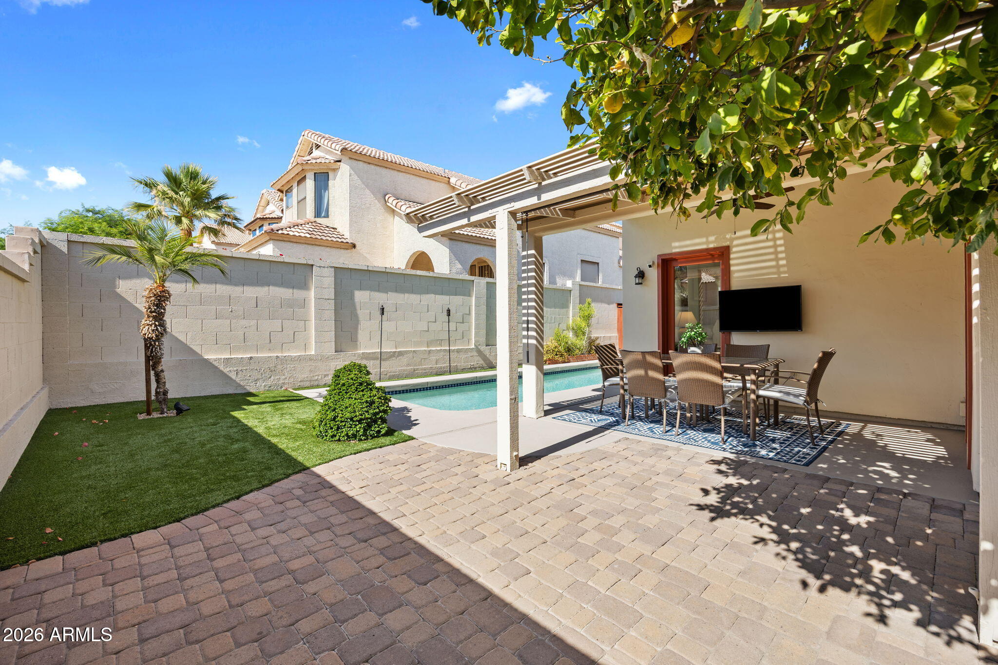8118 N 10TH Place