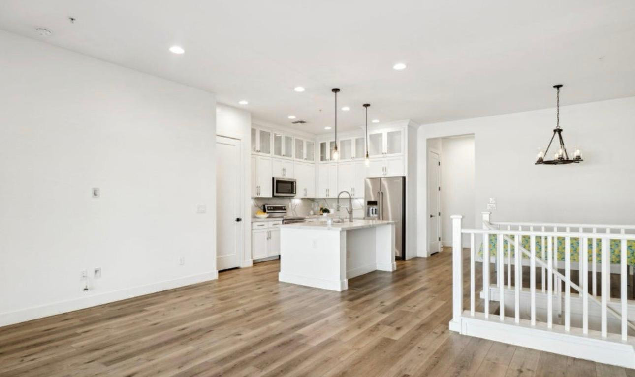 6565 E Thomas Road 1050
