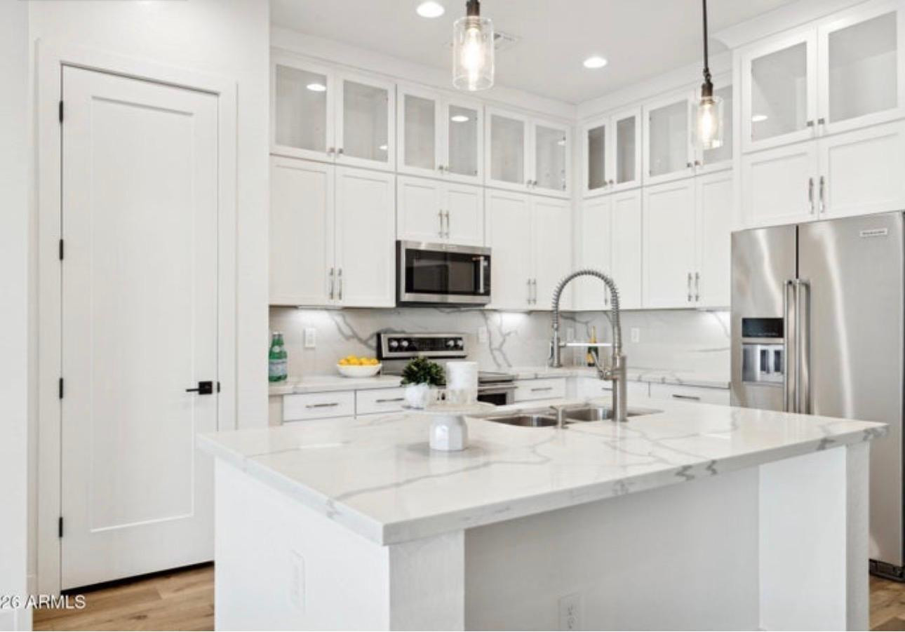 6565 E Thomas Road 1050