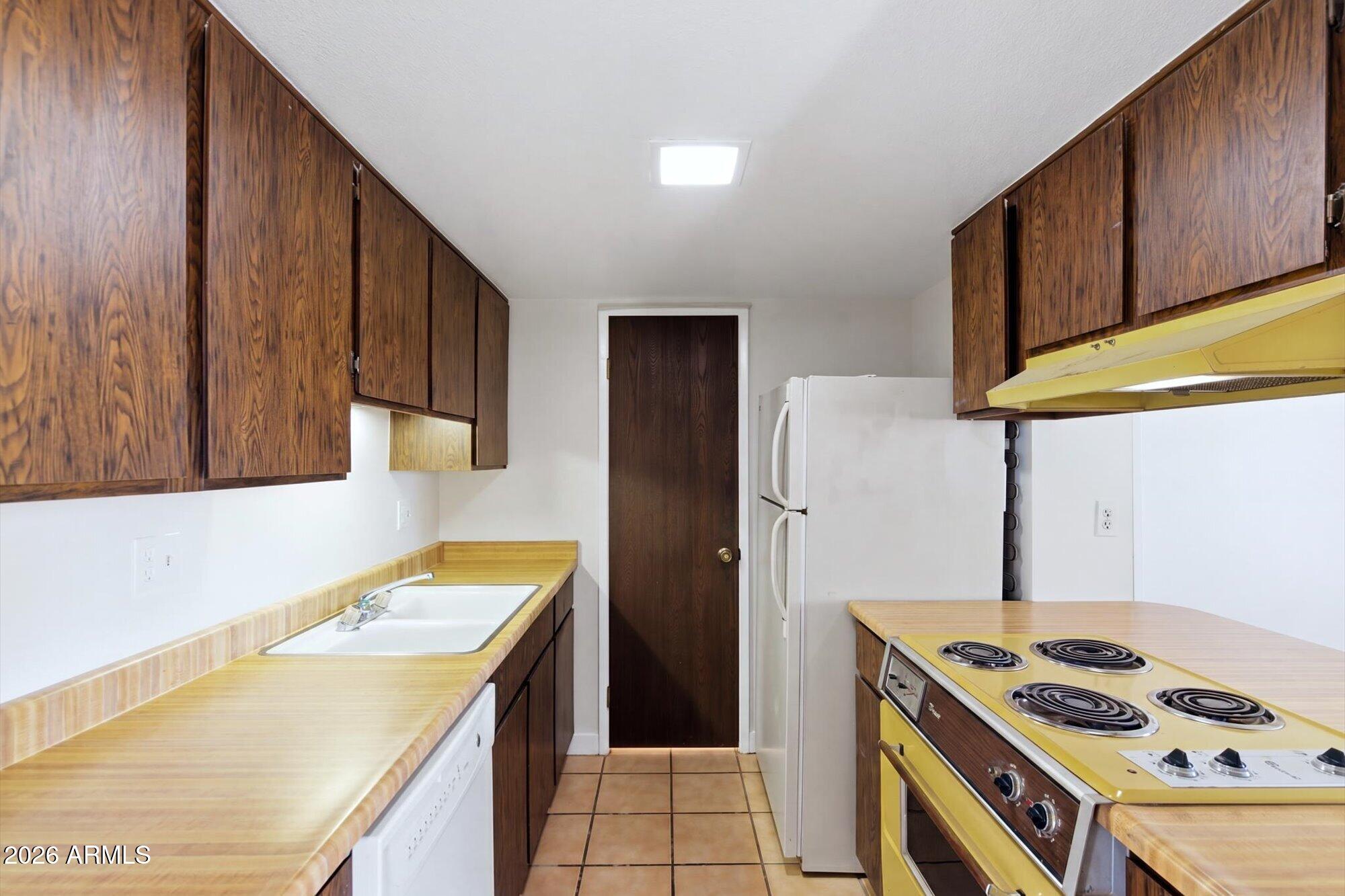 10208 N 8TH Place B