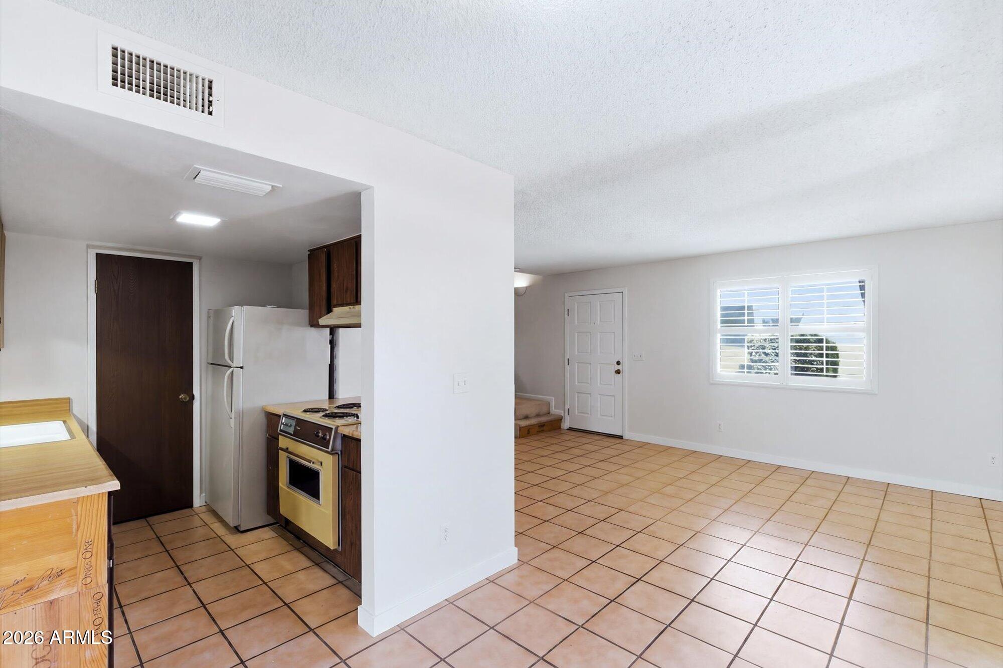 10208 N 8TH Place B