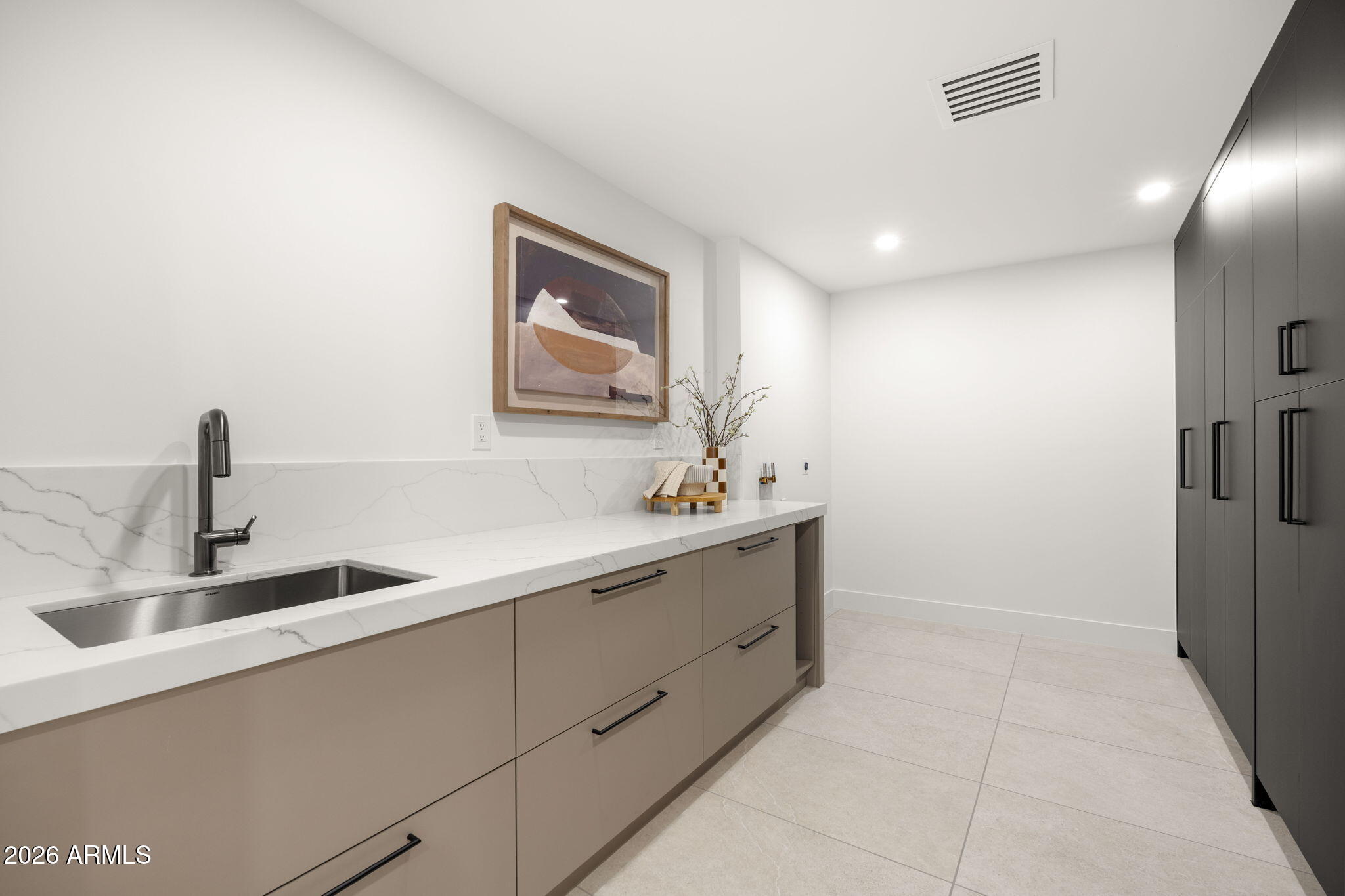 3500 E LINCOLN Drive 26