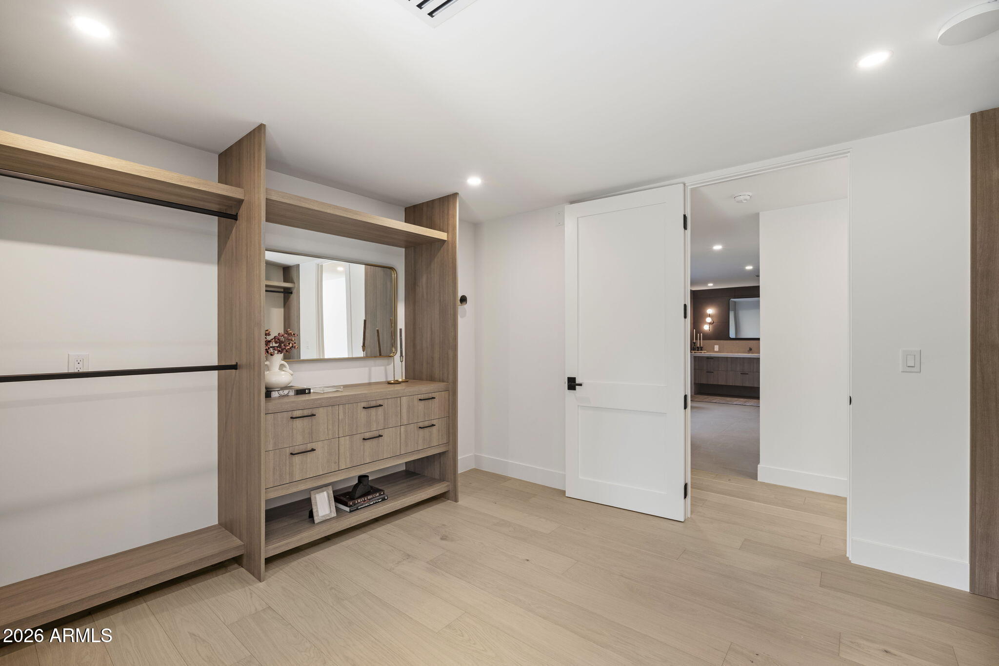 3500 E LINCOLN Drive 26
