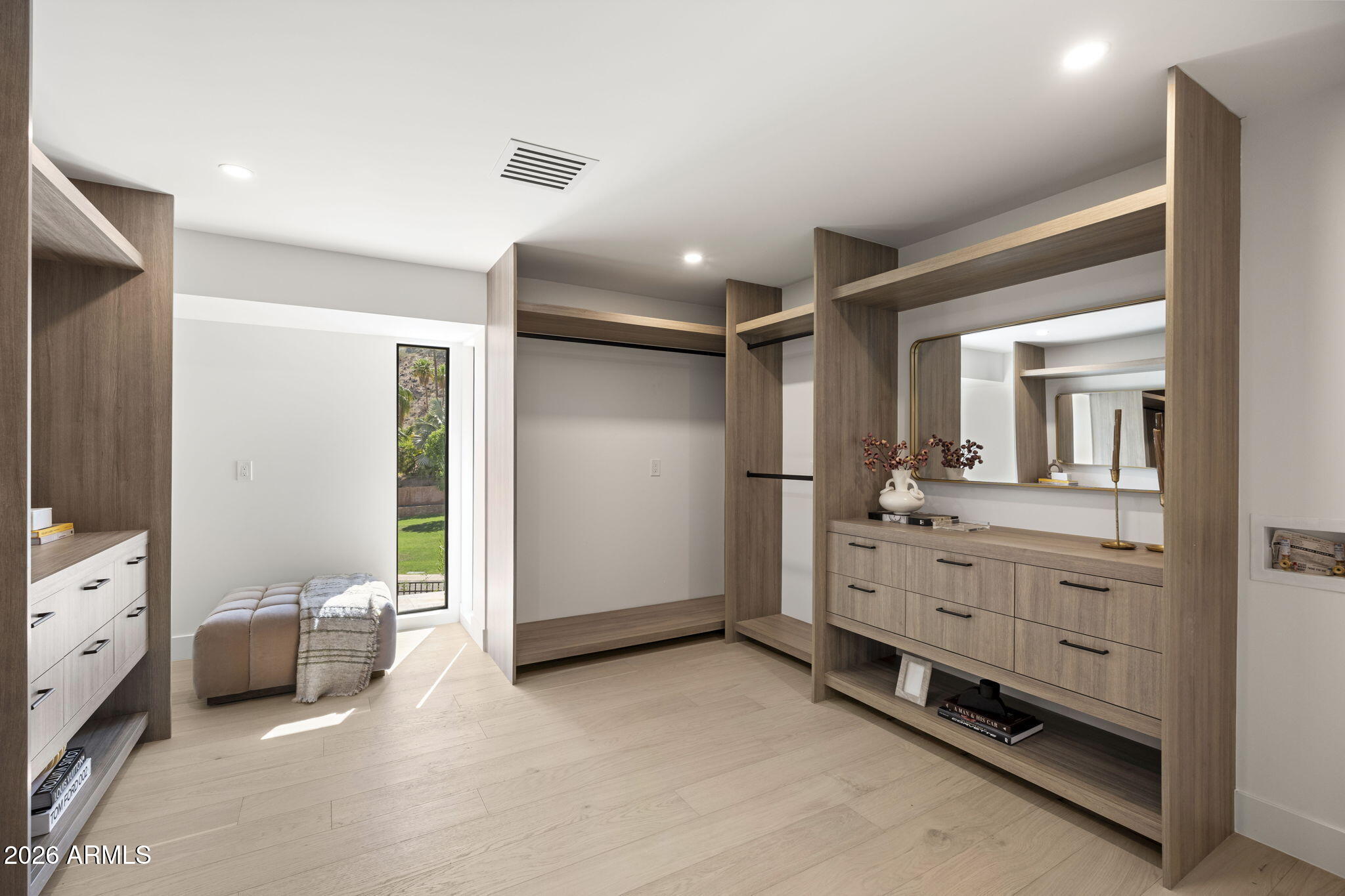 3500 E LINCOLN Drive 26