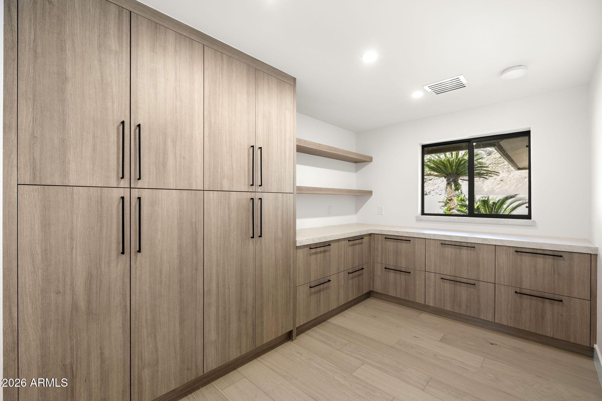 3500 E LINCOLN Drive 26