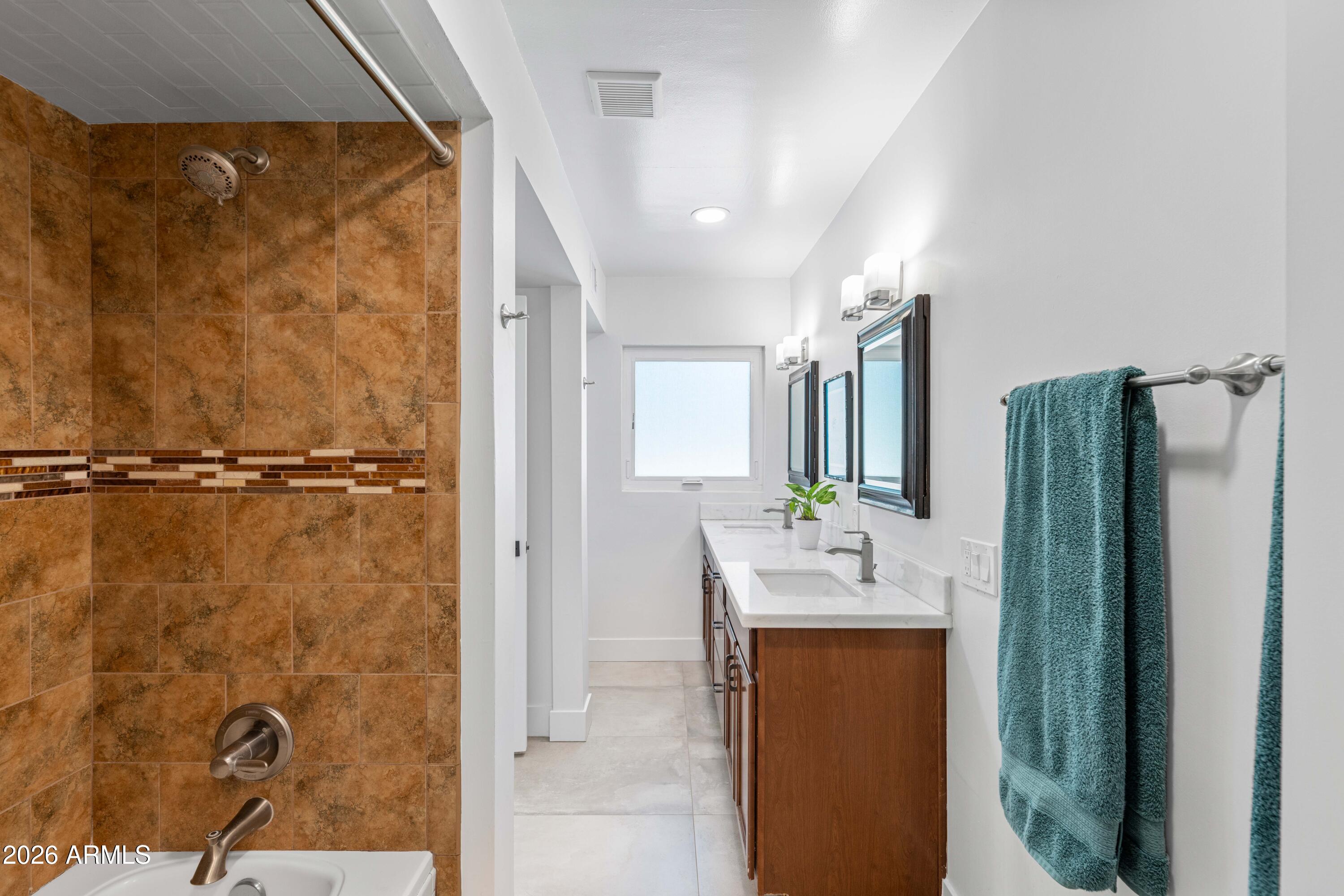 525 W PALO VERDE Drive