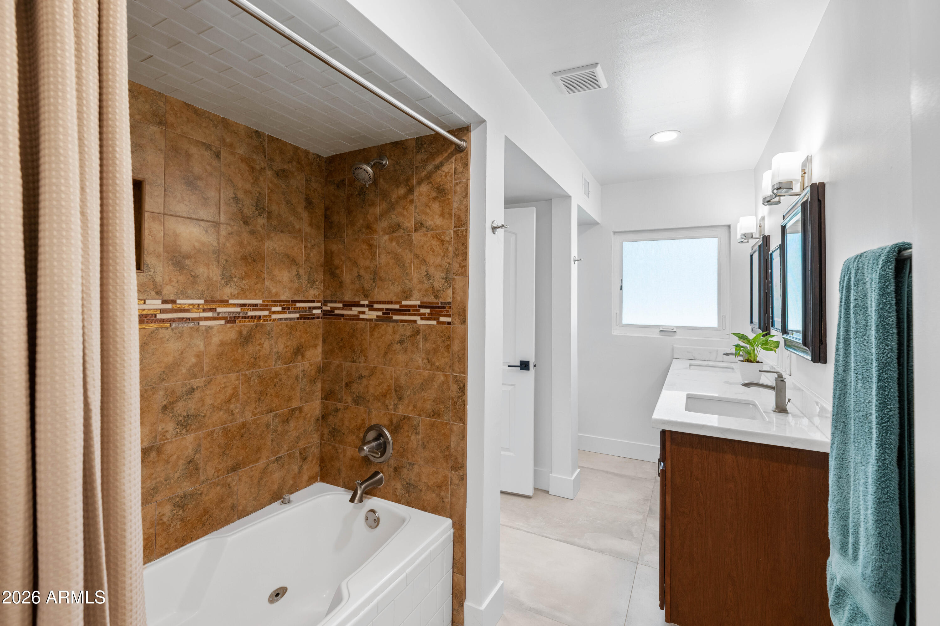 525 W PALO VERDE Drive