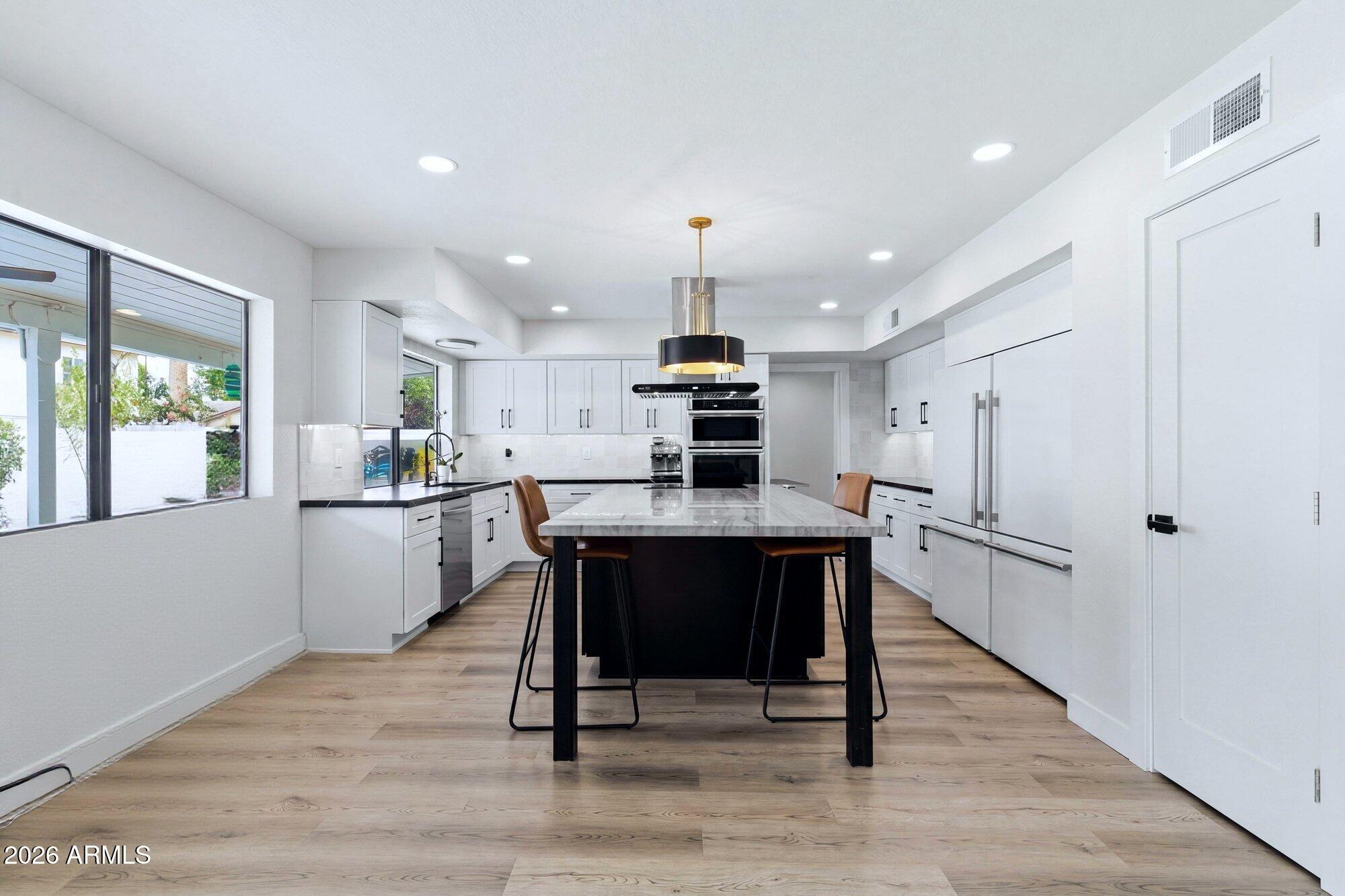 1506 E EDGEWATER Drive