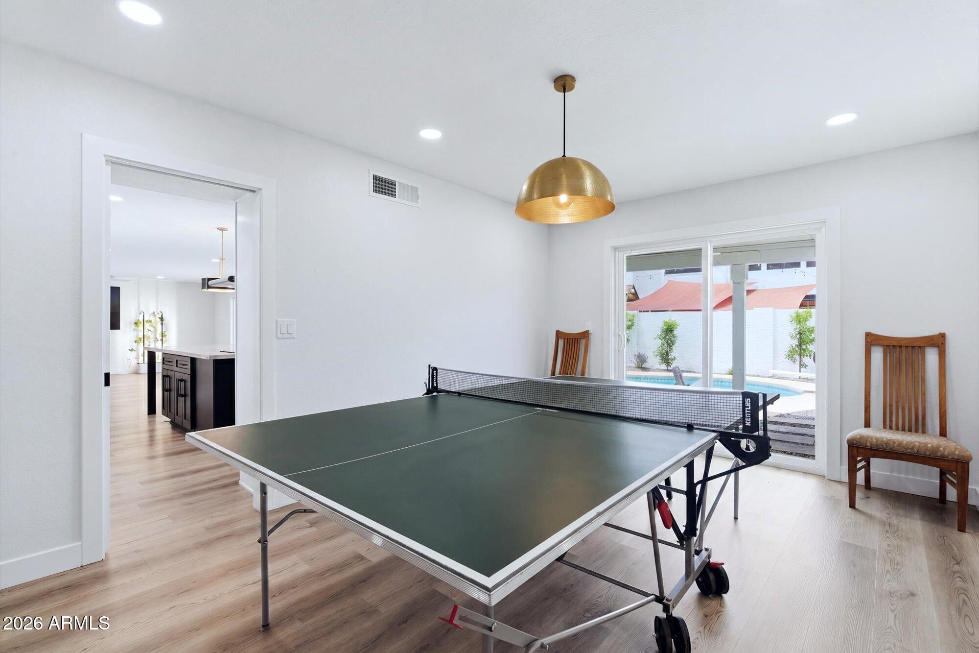 1506 E EDGEWATER Drive