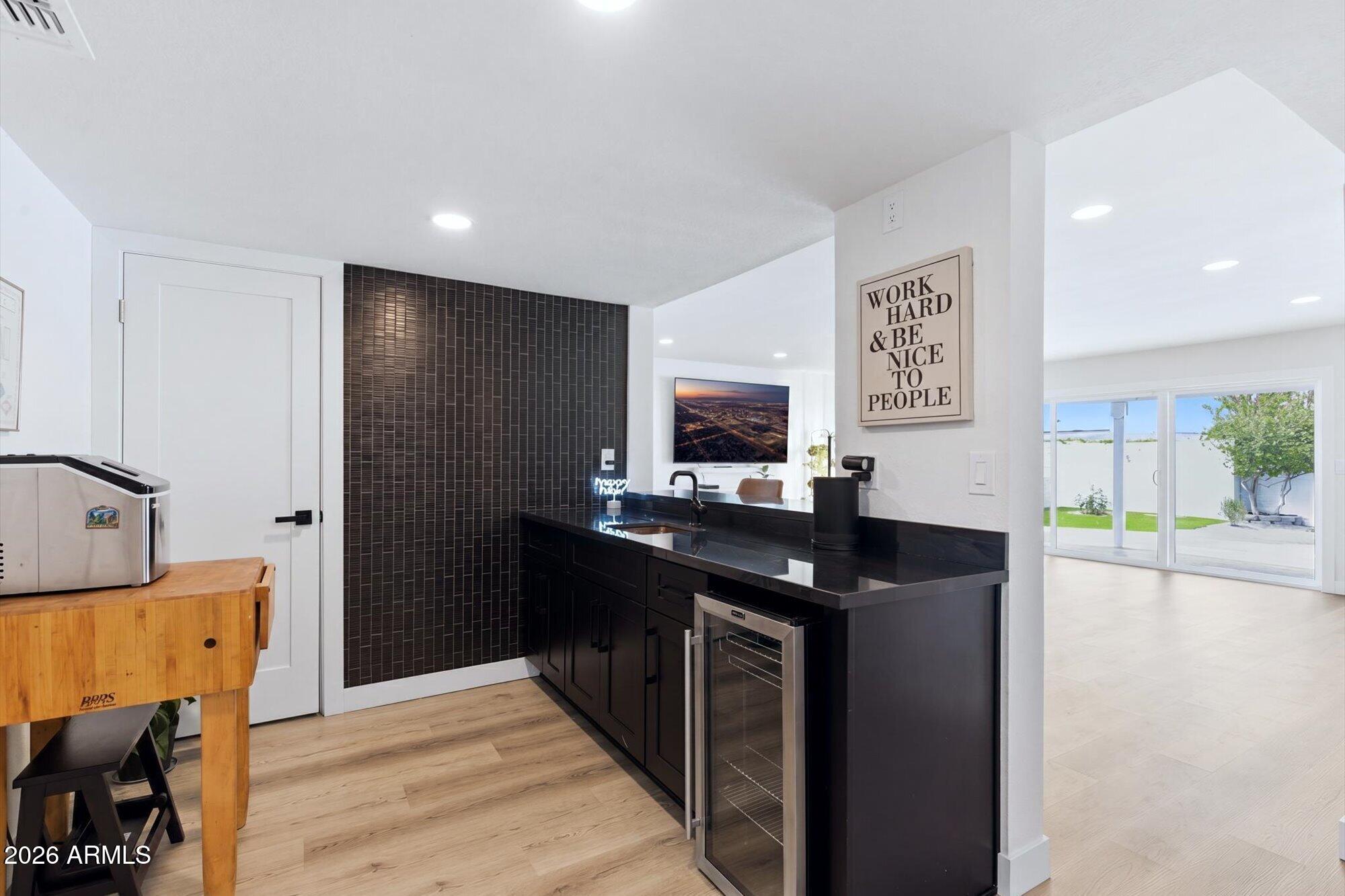 1506 E EDGEWATER Drive