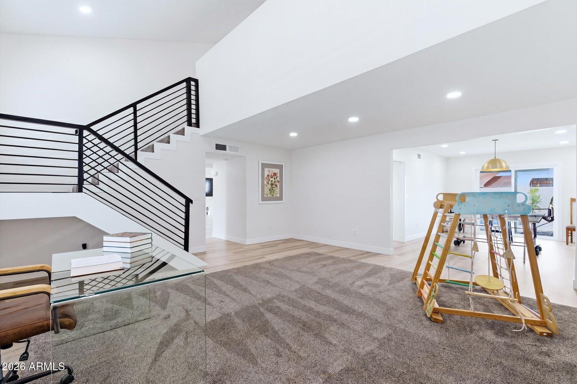 1506 E EDGEWATER Drive