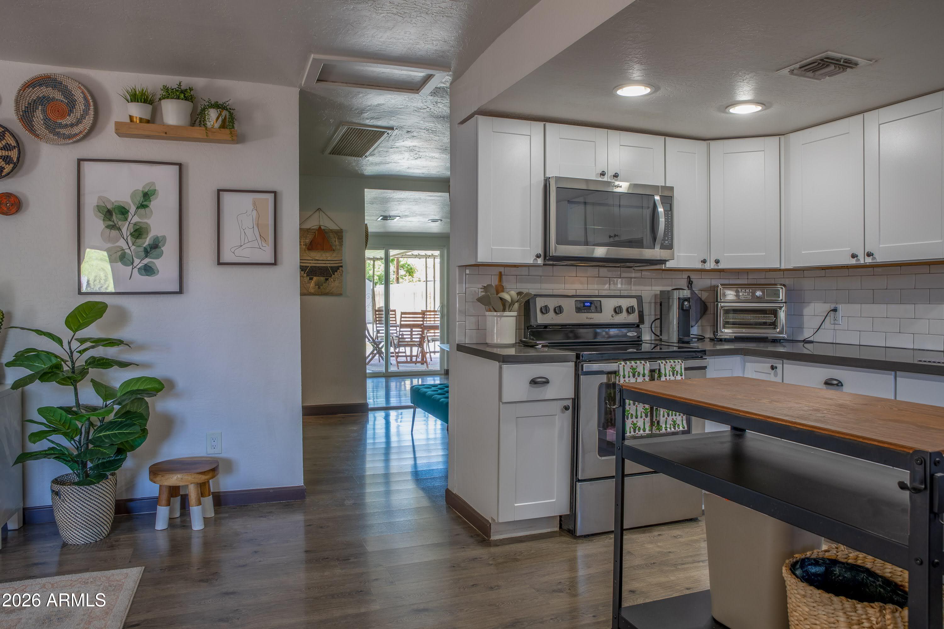 755 W COOLIDGE Street