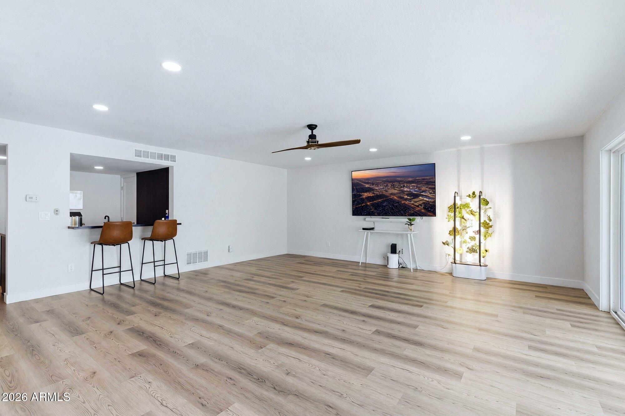 1506 E EDGEWATER Drive