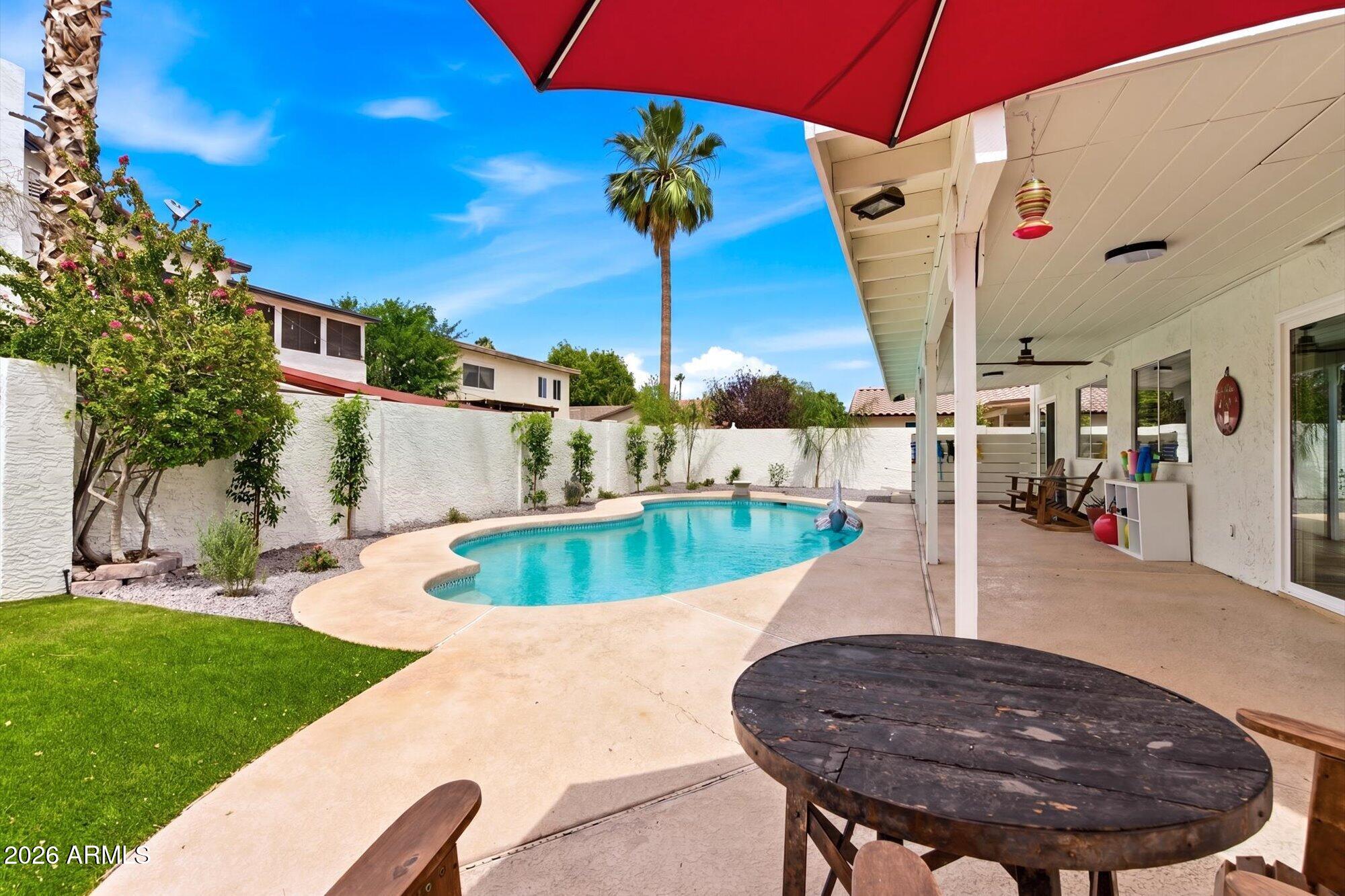 1506 E EDGEWATER Drive