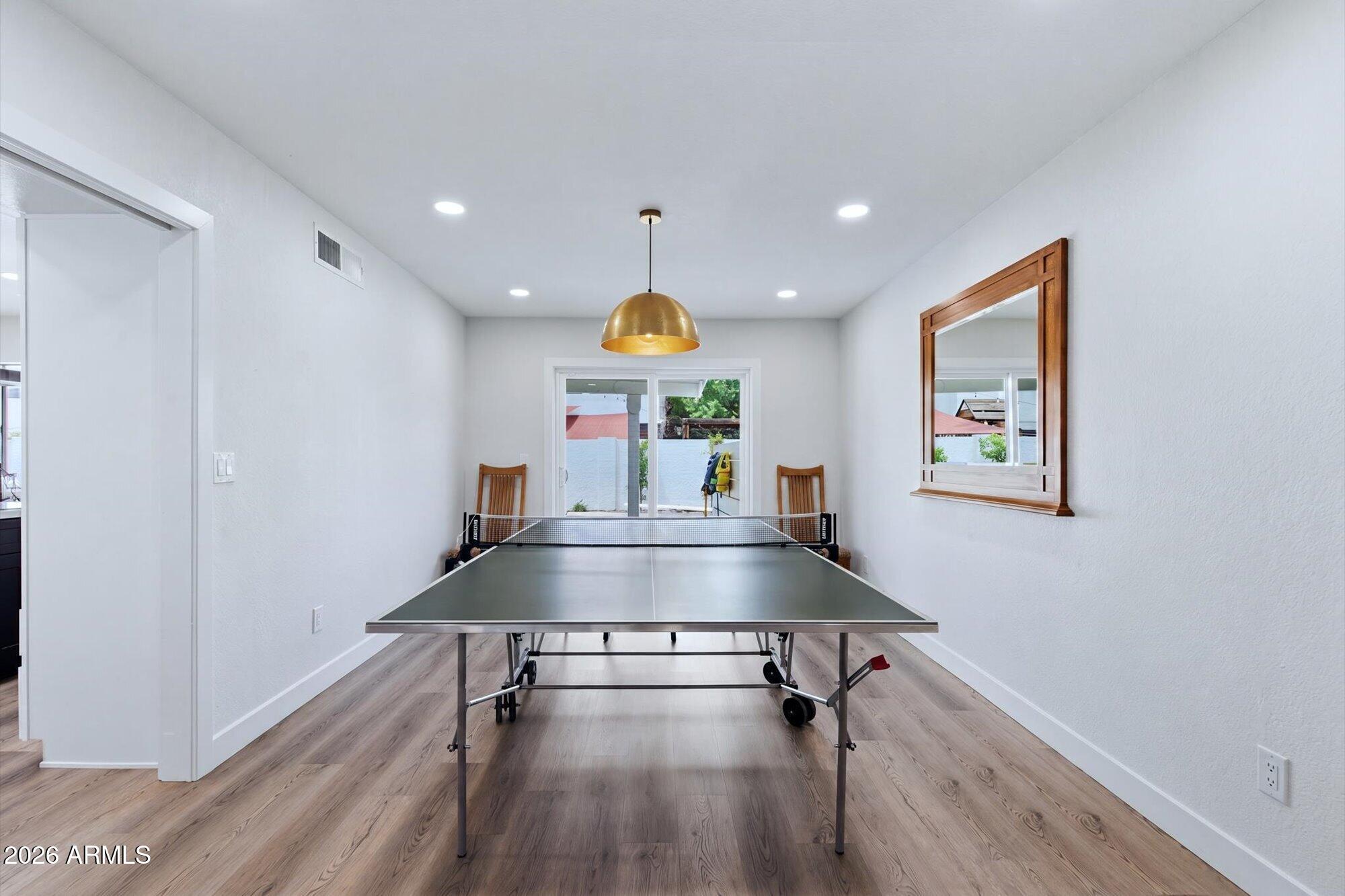 1506 E EDGEWATER Drive