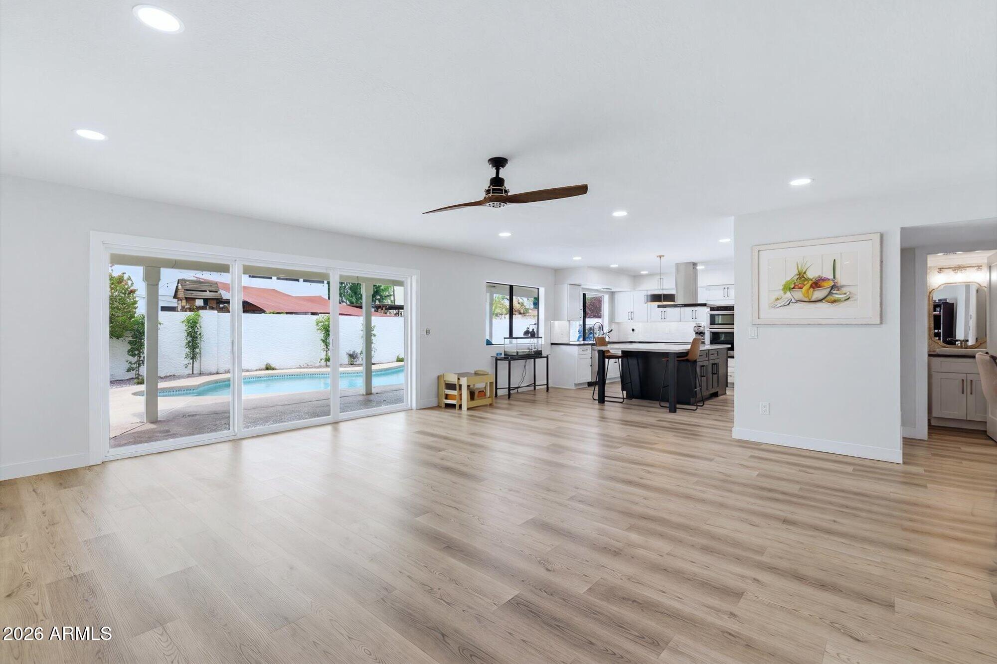 1506 E EDGEWATER Drive