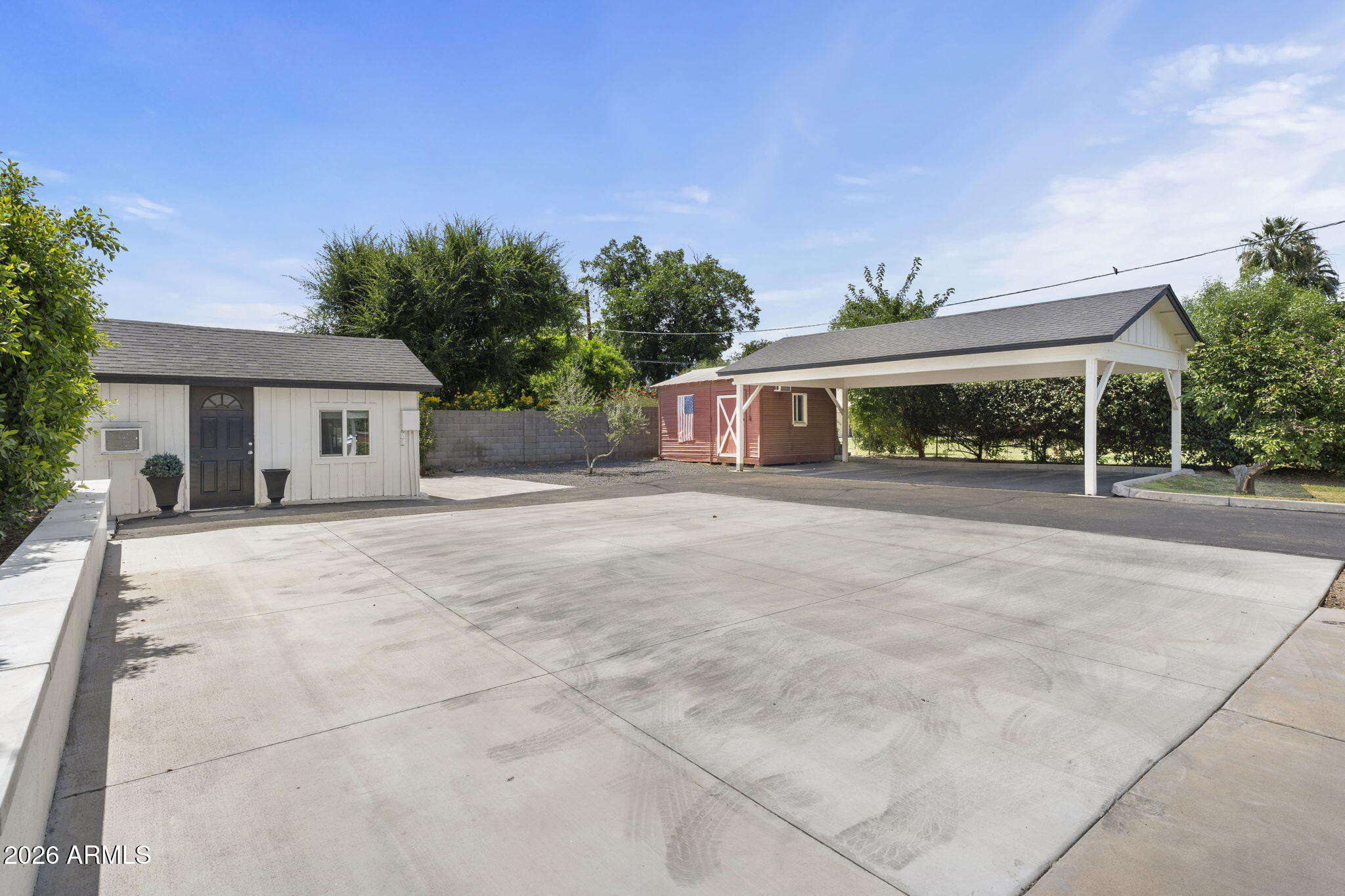 6740 N 7TH Street