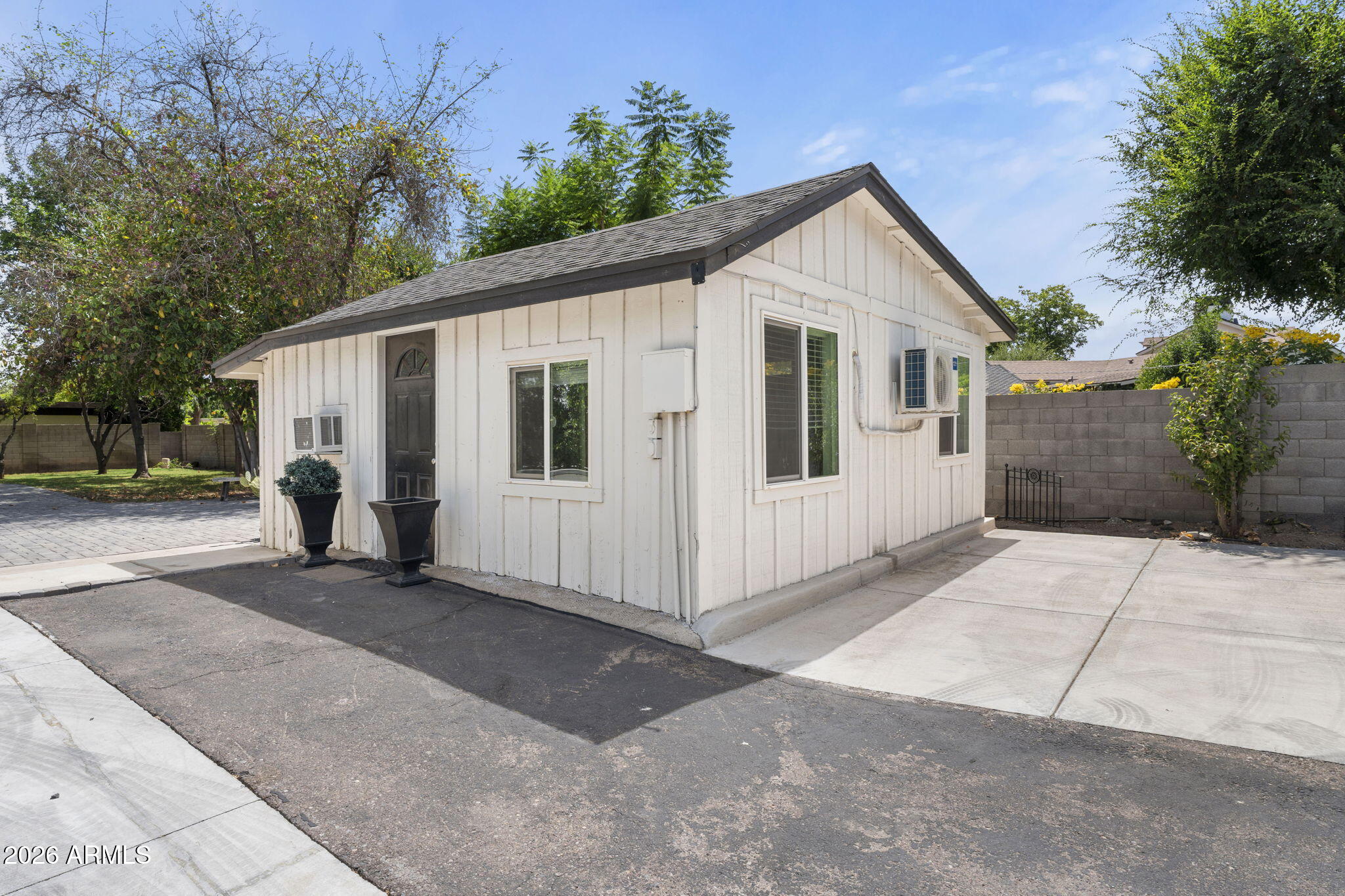 6740 N 7TH Street