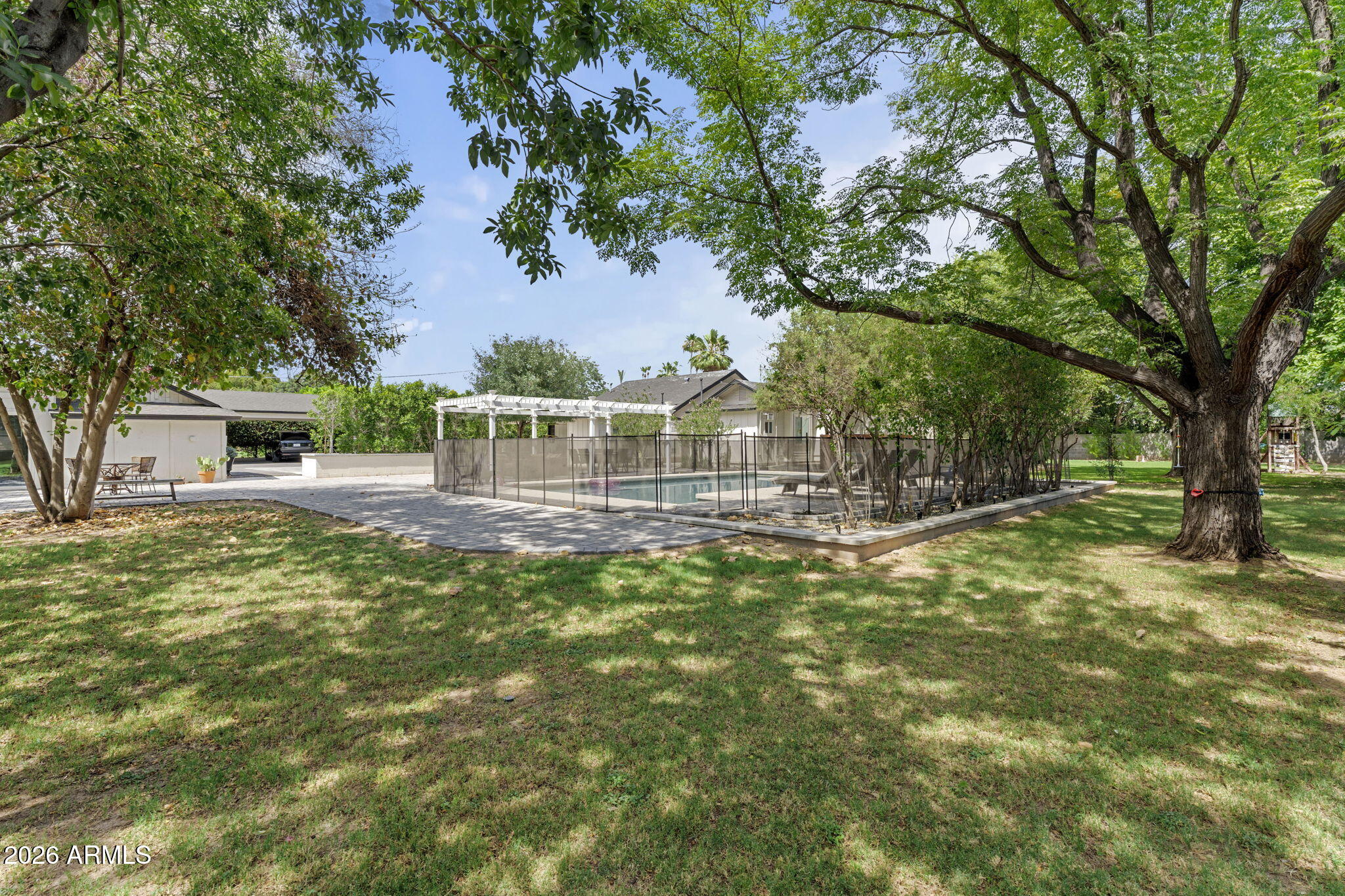 6740 N 7TH Street
