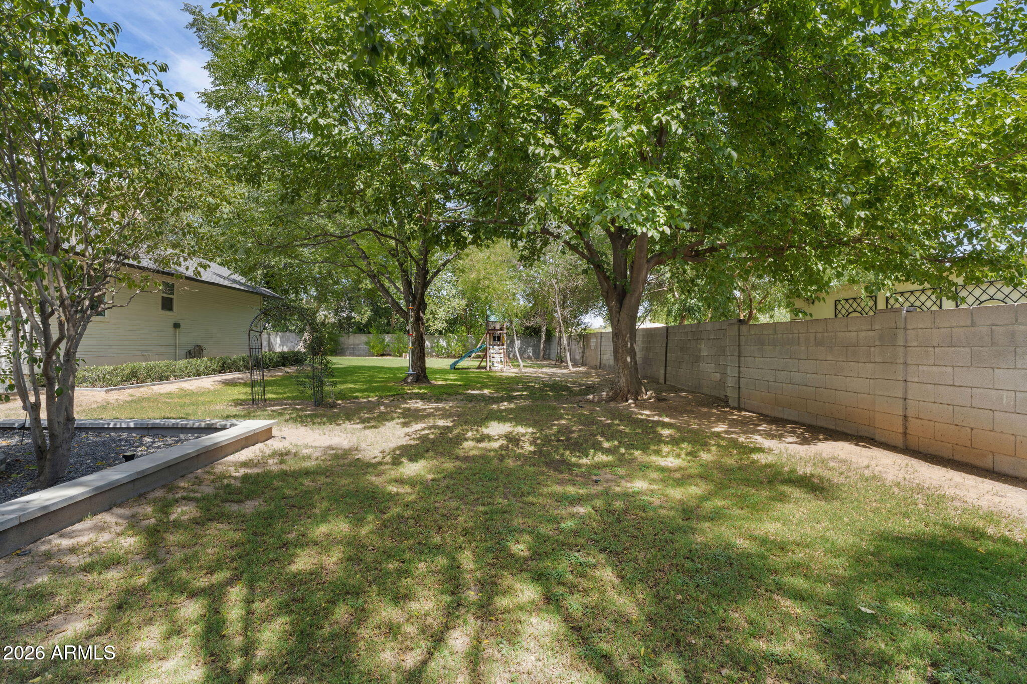 6740 N 7TH Street
