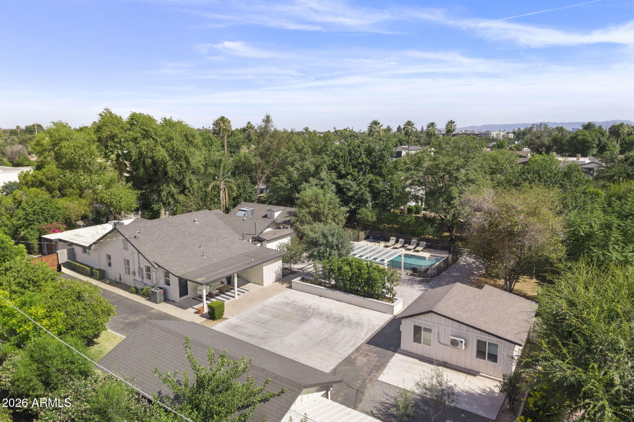 6740 N 7TH Street