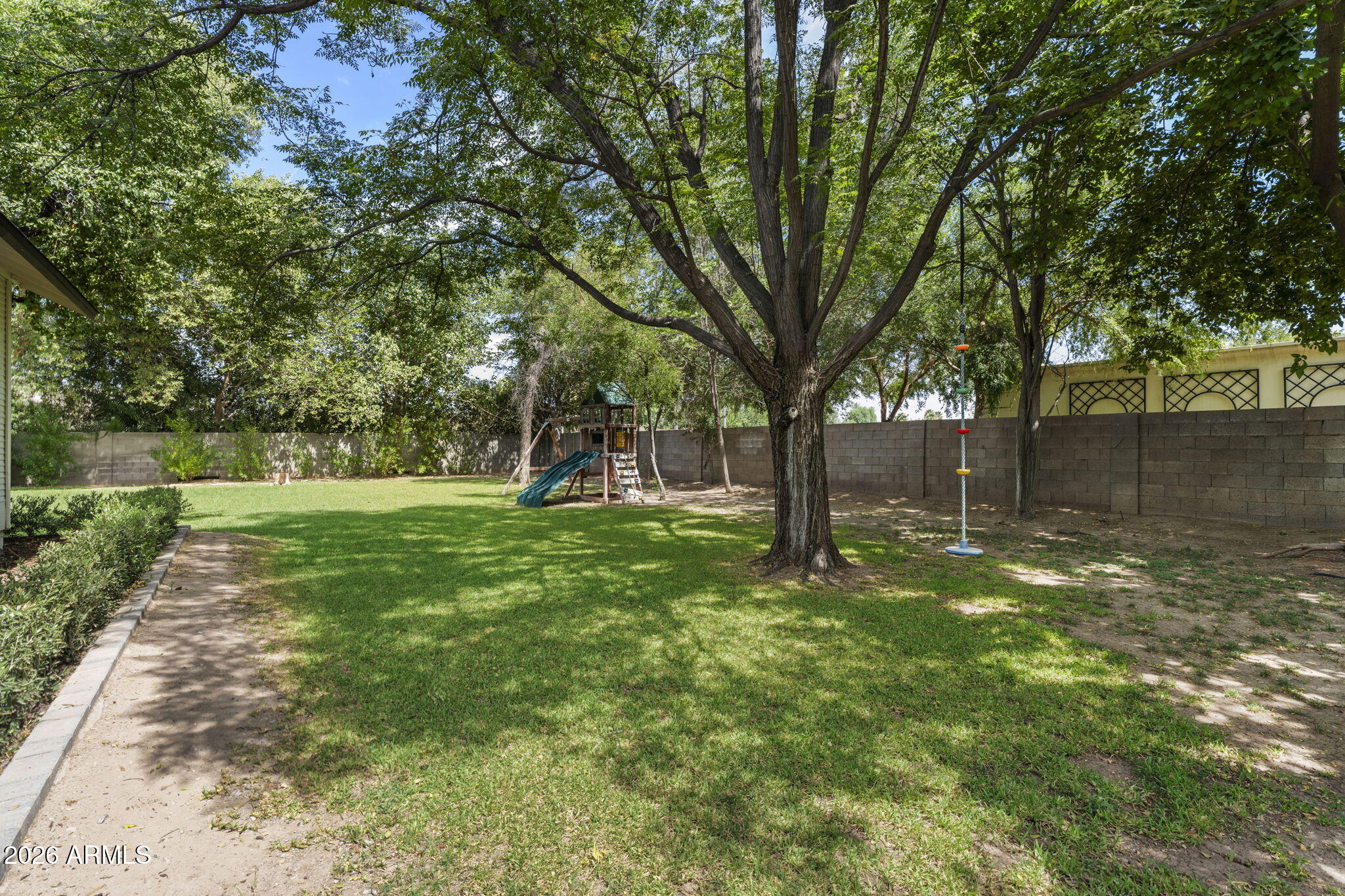 6740 N 7TH Street