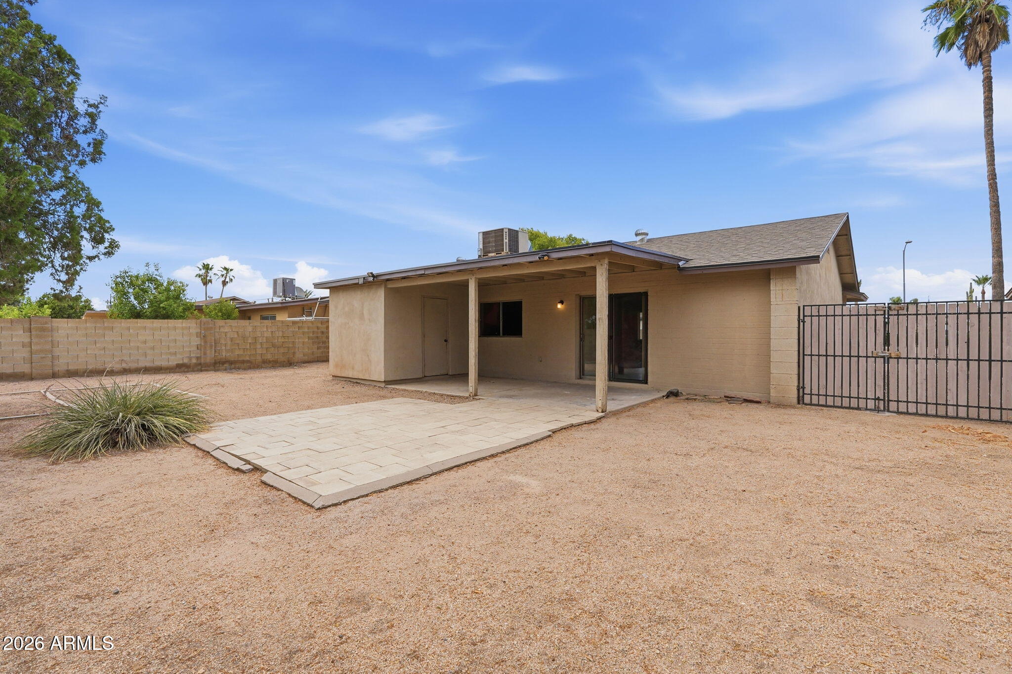 2302 E WALTANN Lane