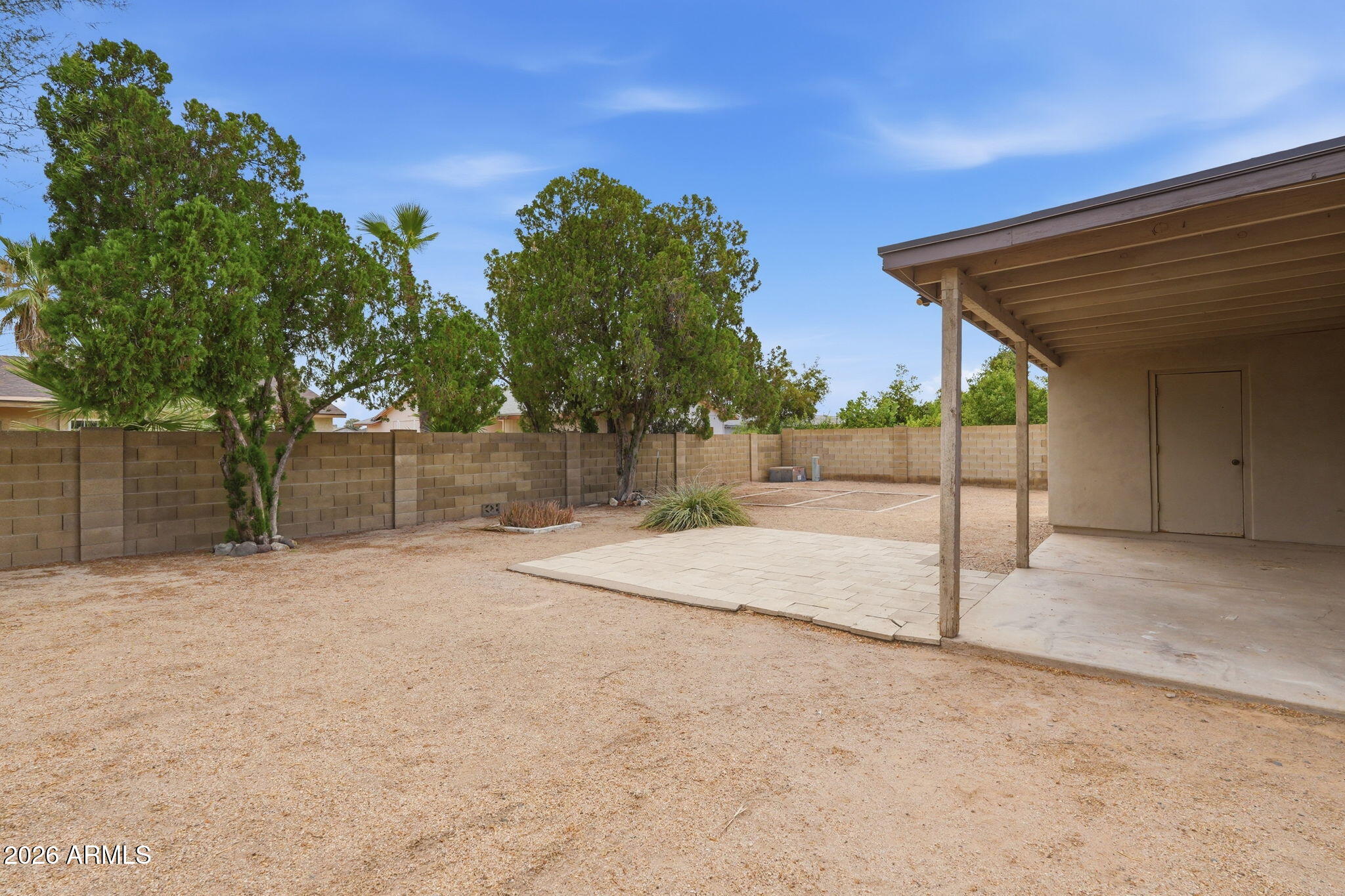 2302 E WALTANN Lane