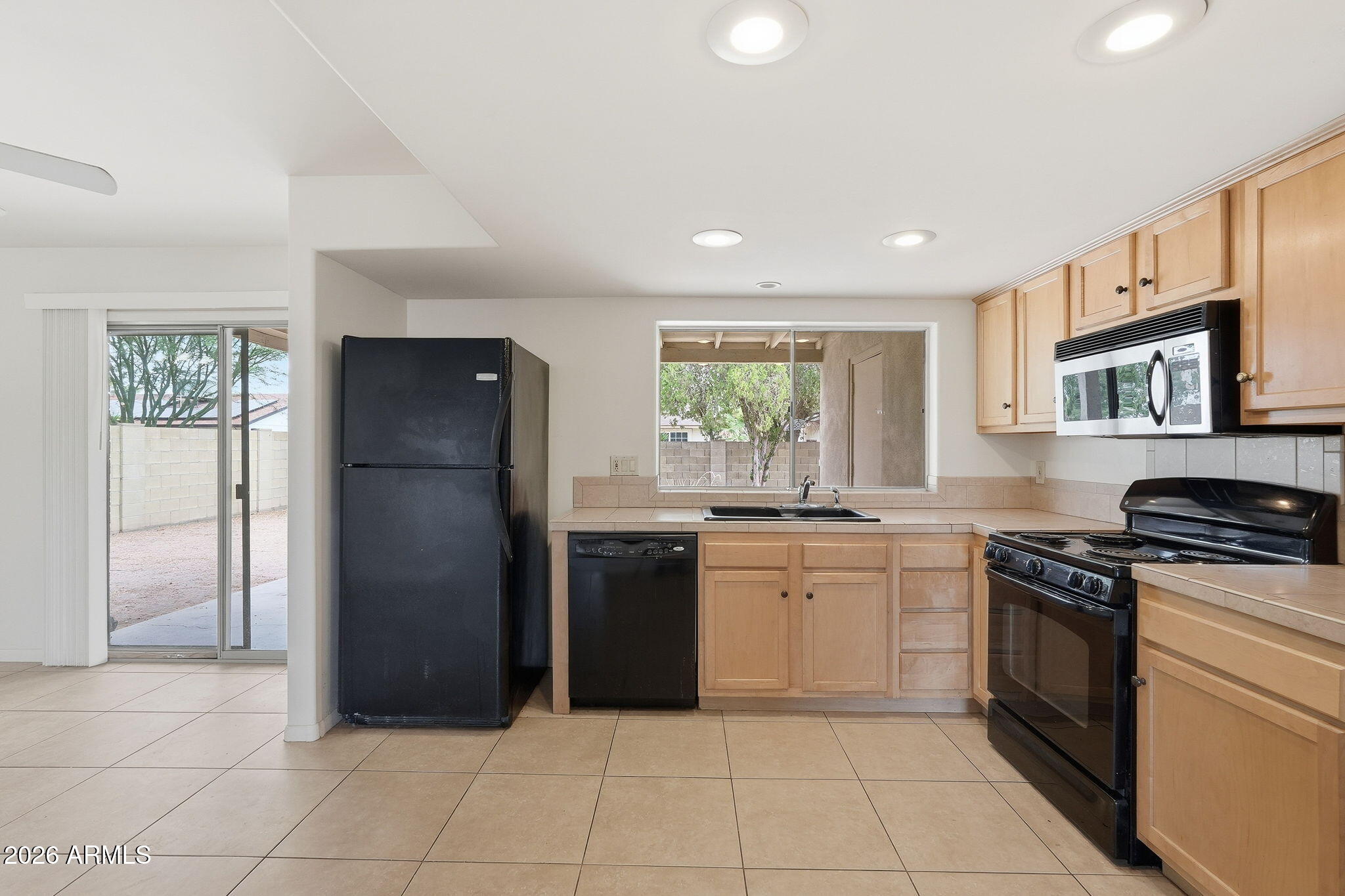 2302 E WALTANN Lane