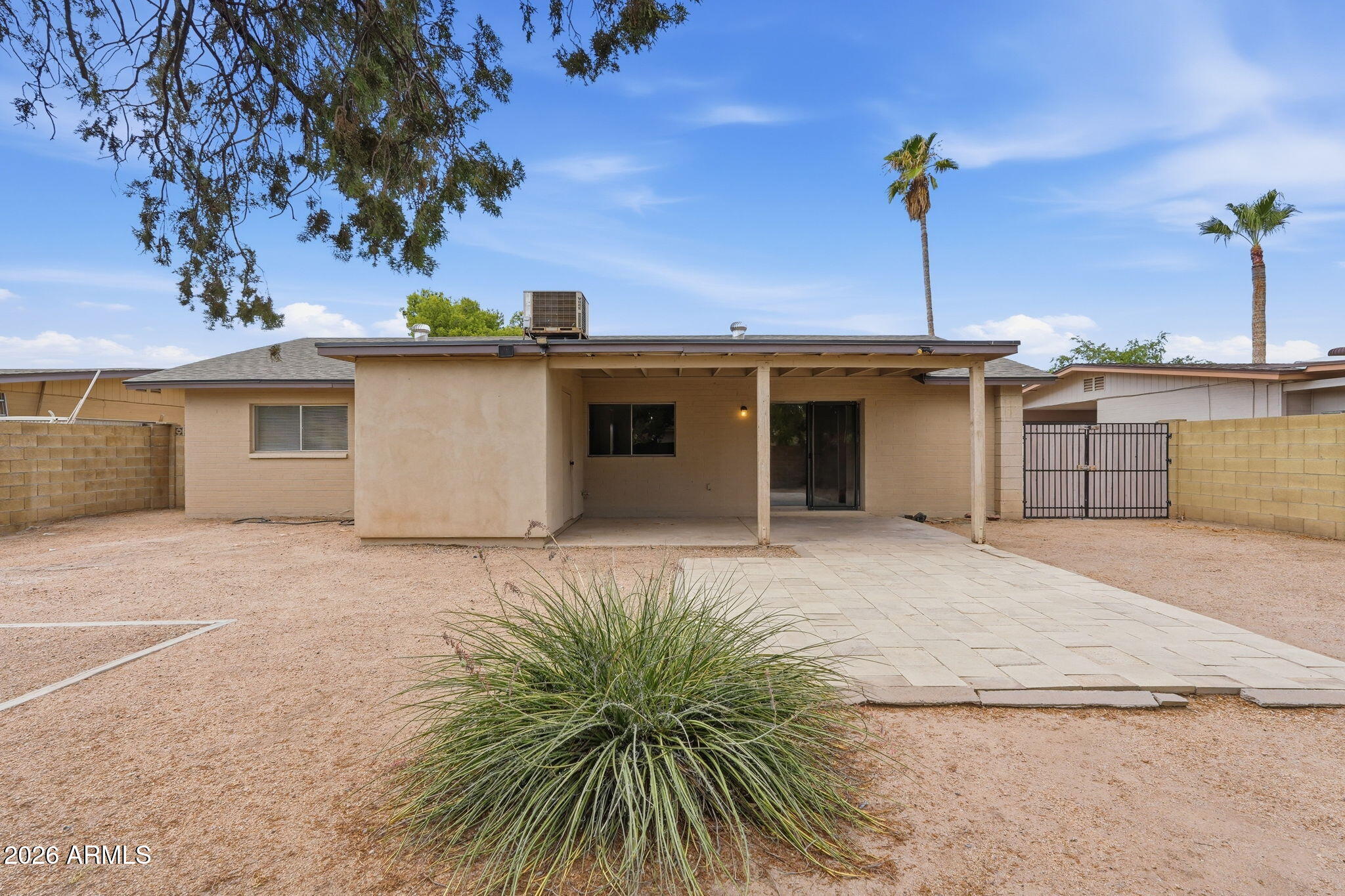 2302 E WALTANN Lane