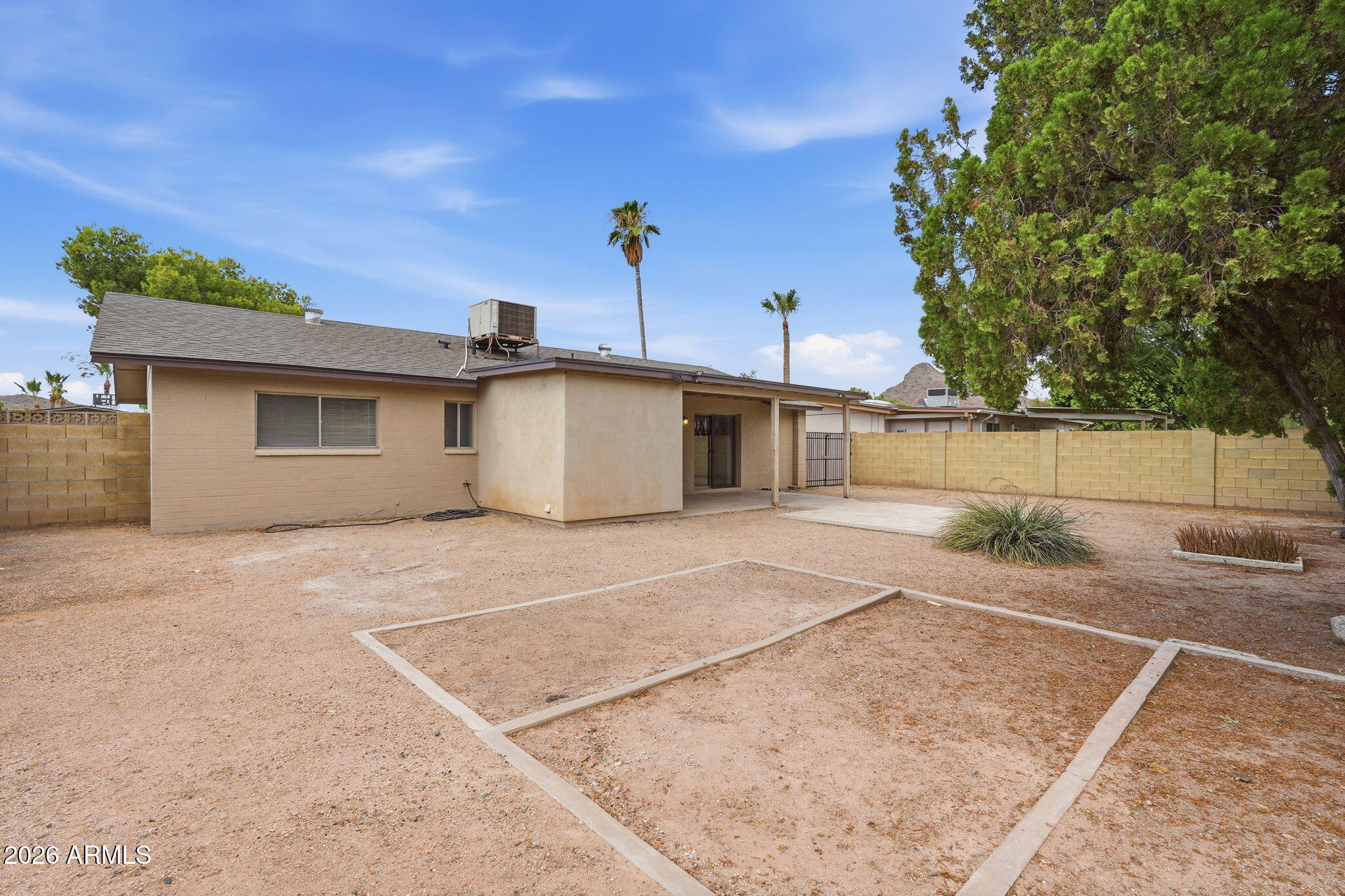 2302 E WALTANN Lane