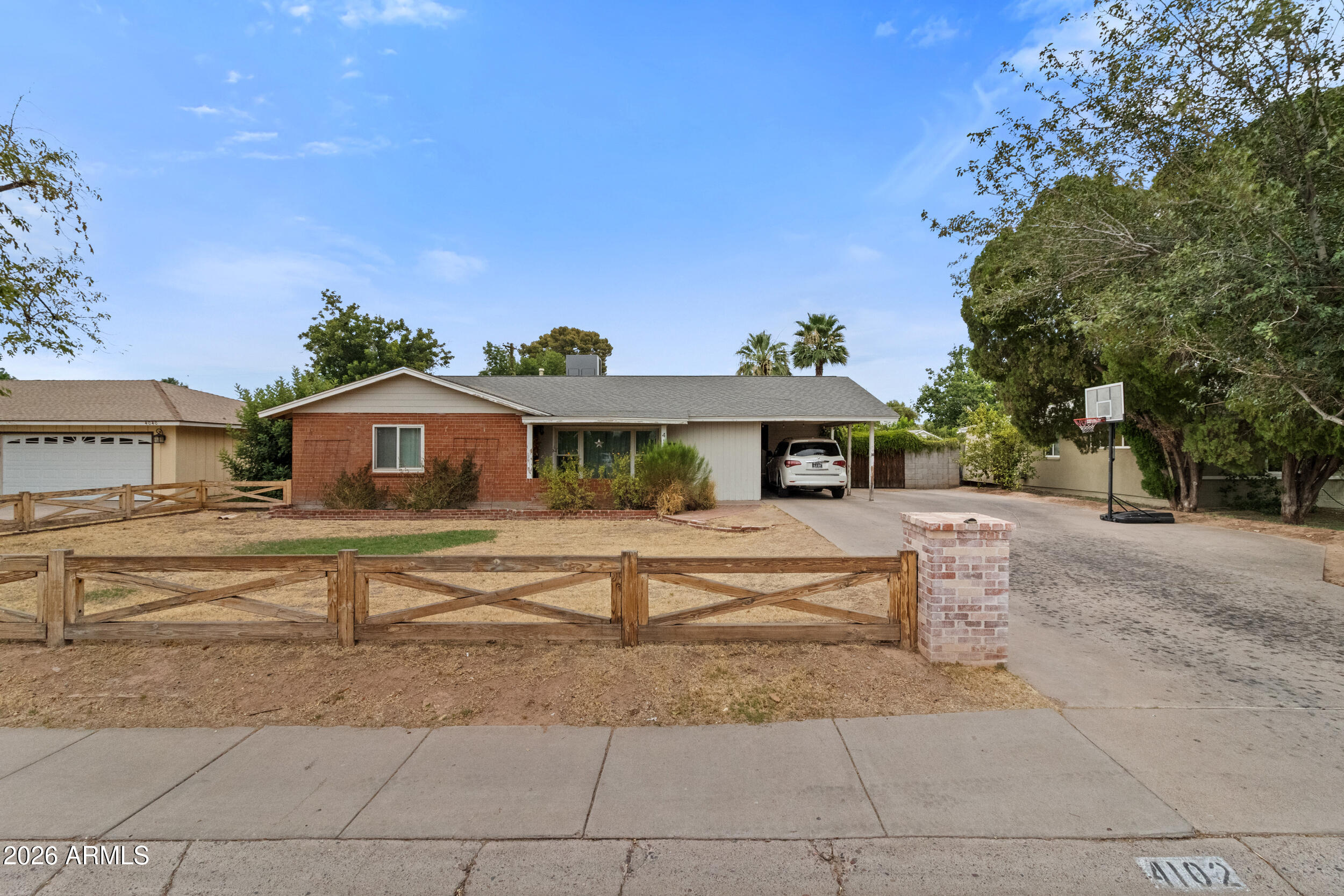 4102 E OSBORN Road 588