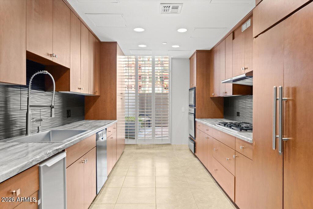 2402 E ESPLANADE Lane 604