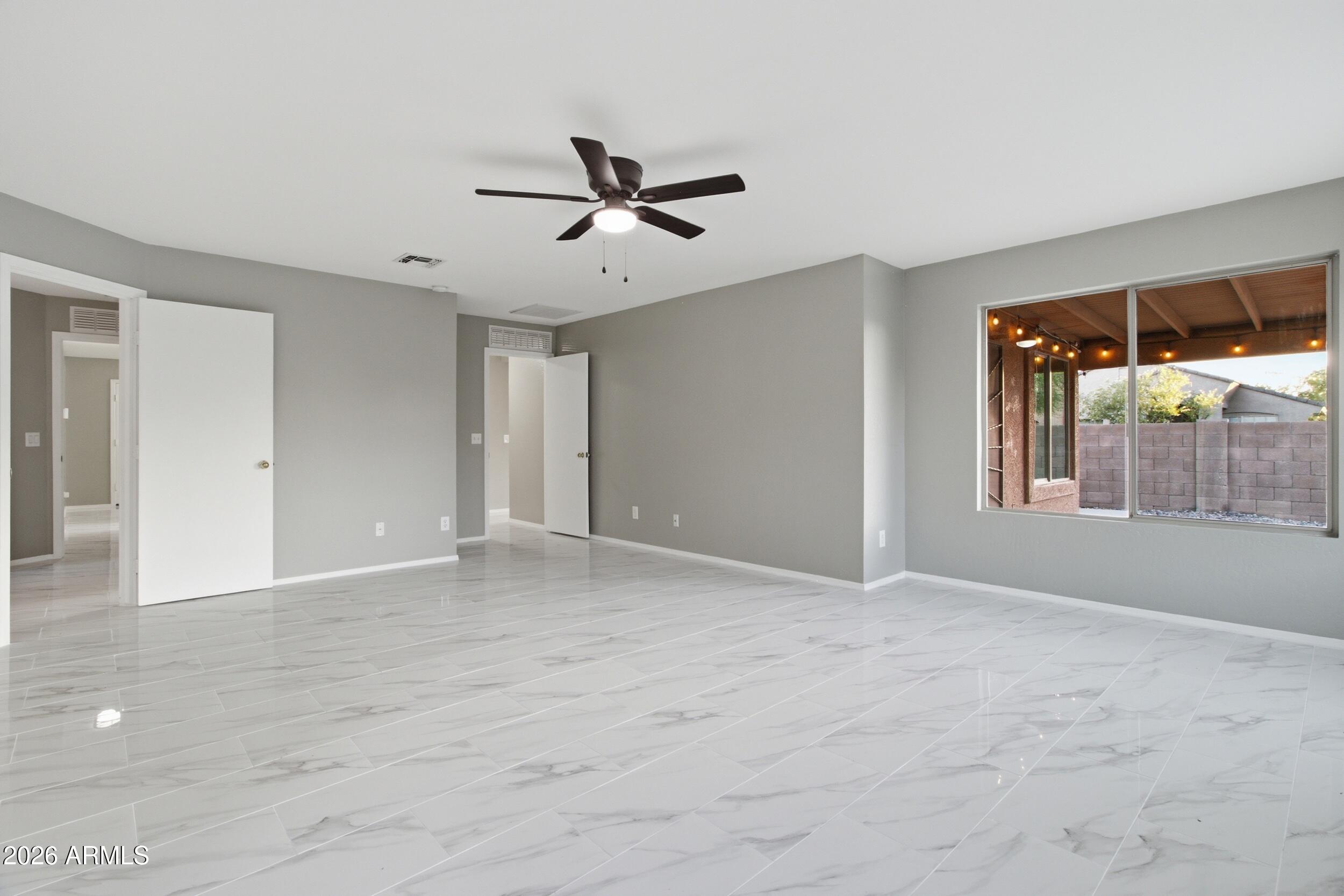 2922 W DUNBAR Drive