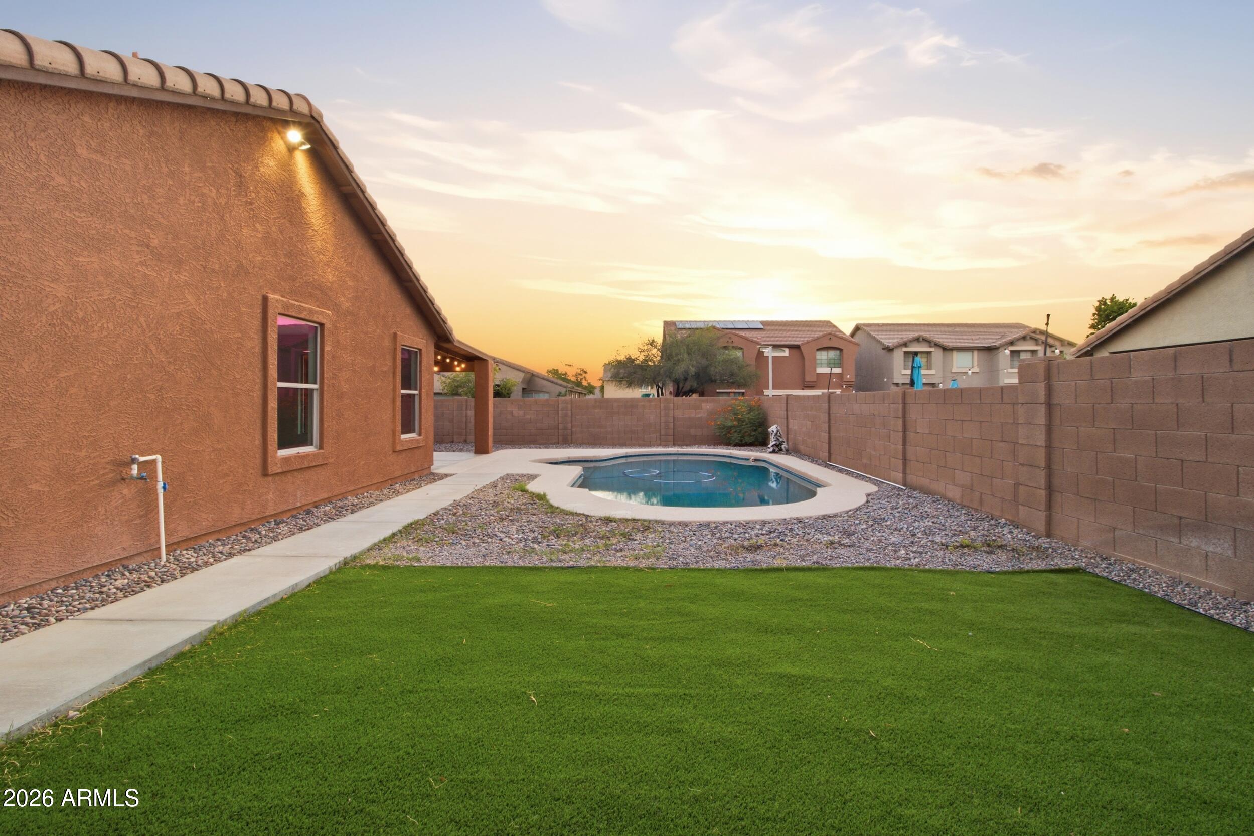 2922 W DUNBAR Drive