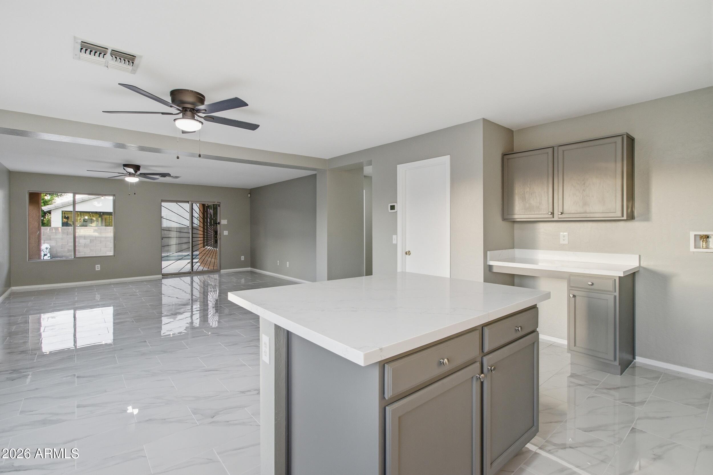 2922 W DUNBAR Drive