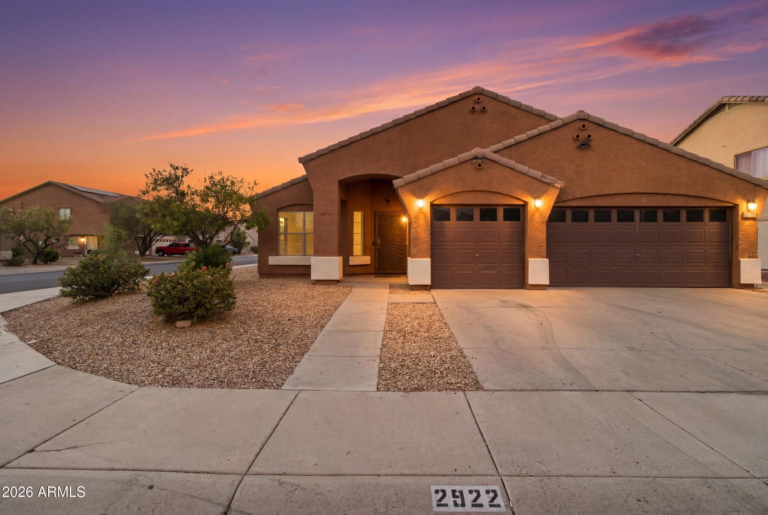2922 W DUNBAR Drive